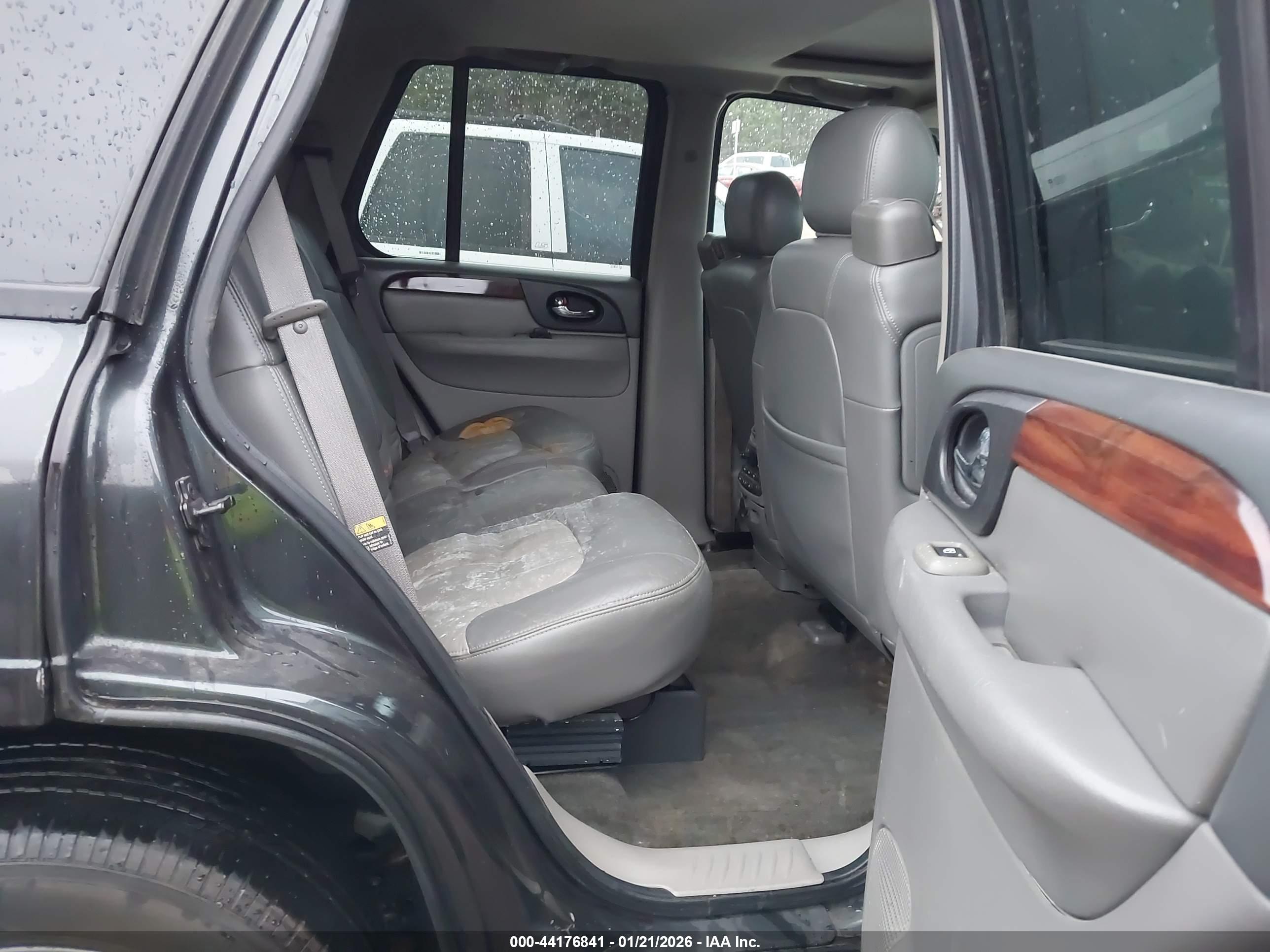 GMC ENVOY image 8