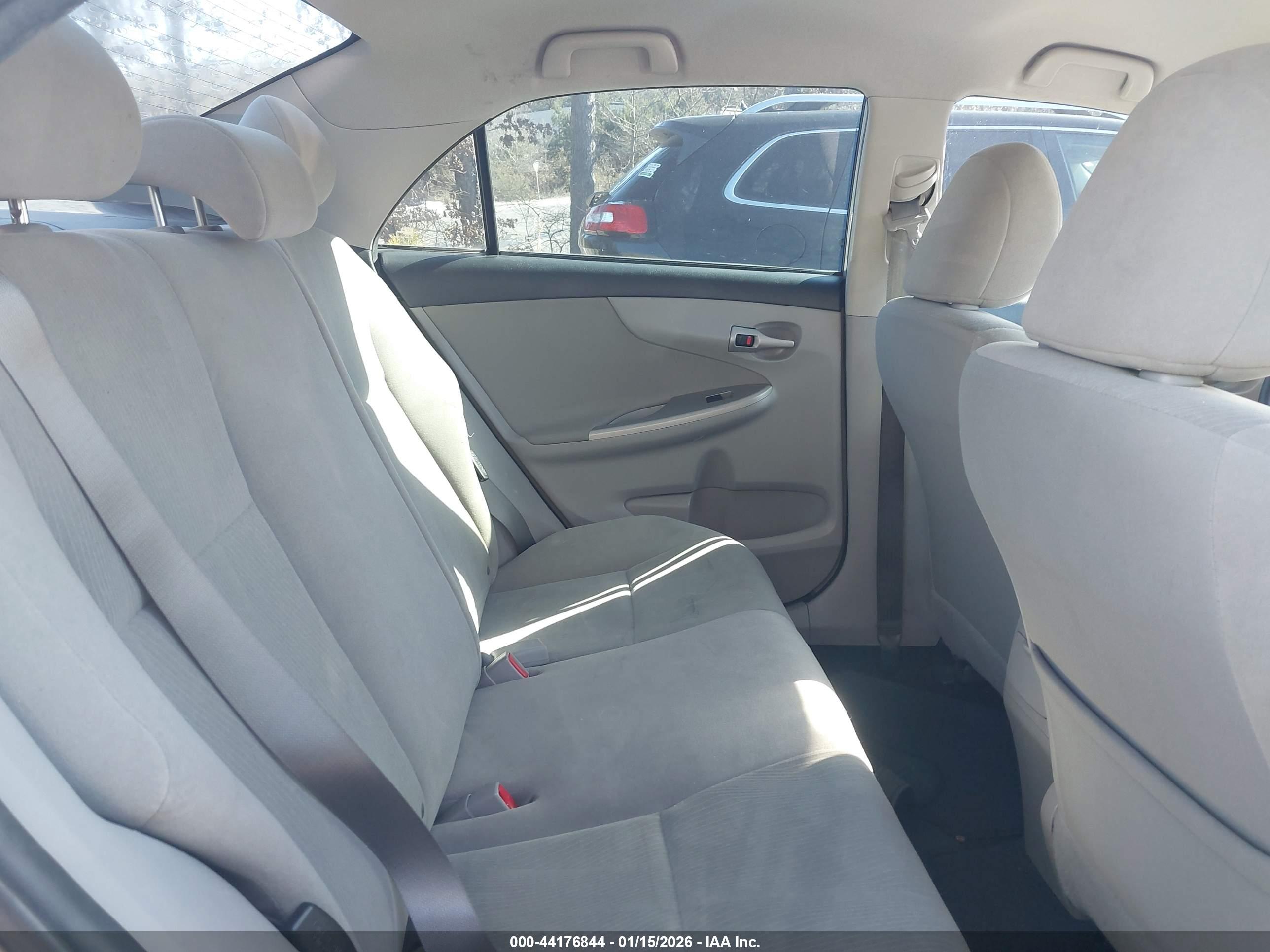 TOYOTA COROLLA image 8