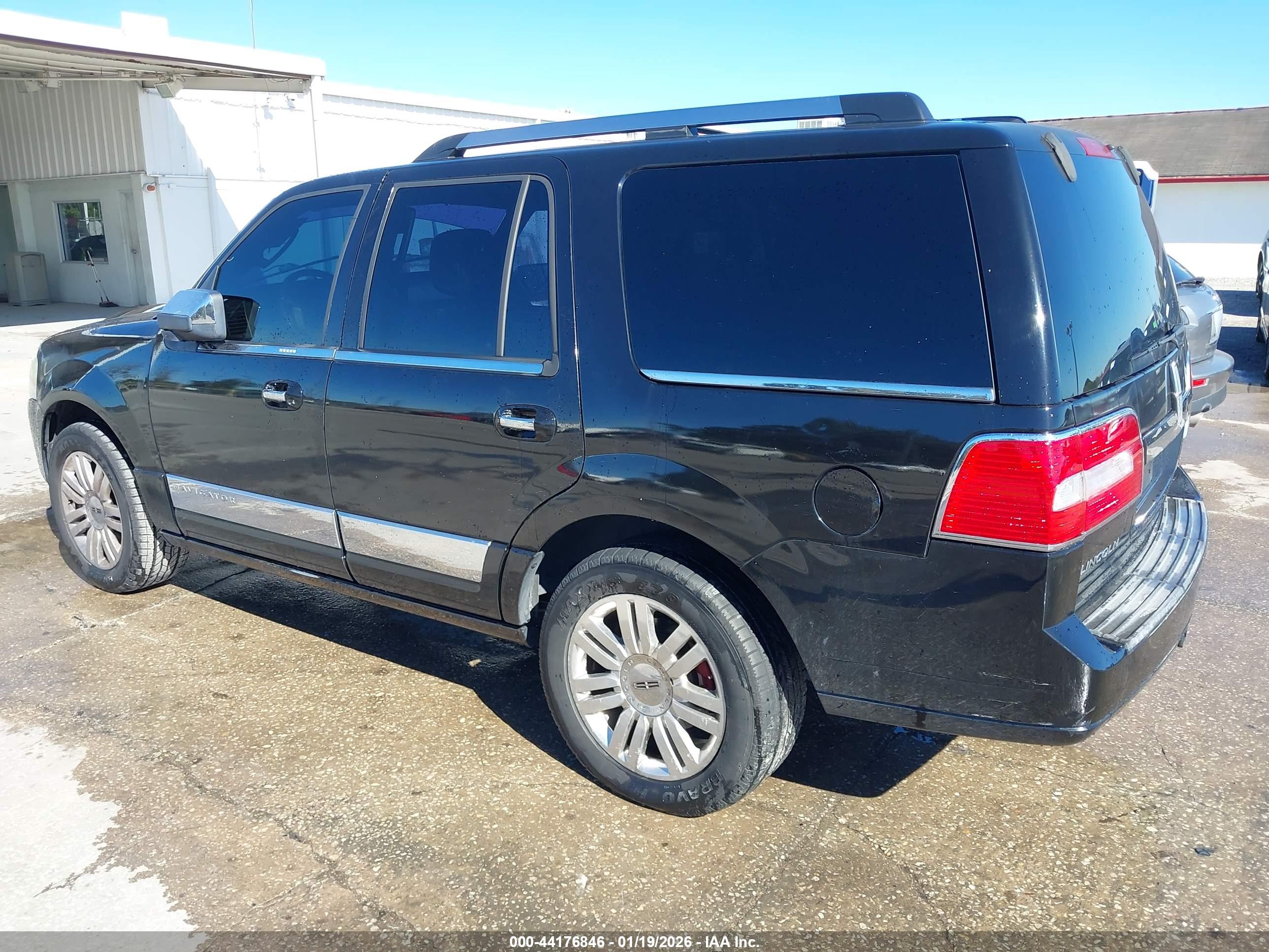 LINCOLN NAVIGATOR image 3