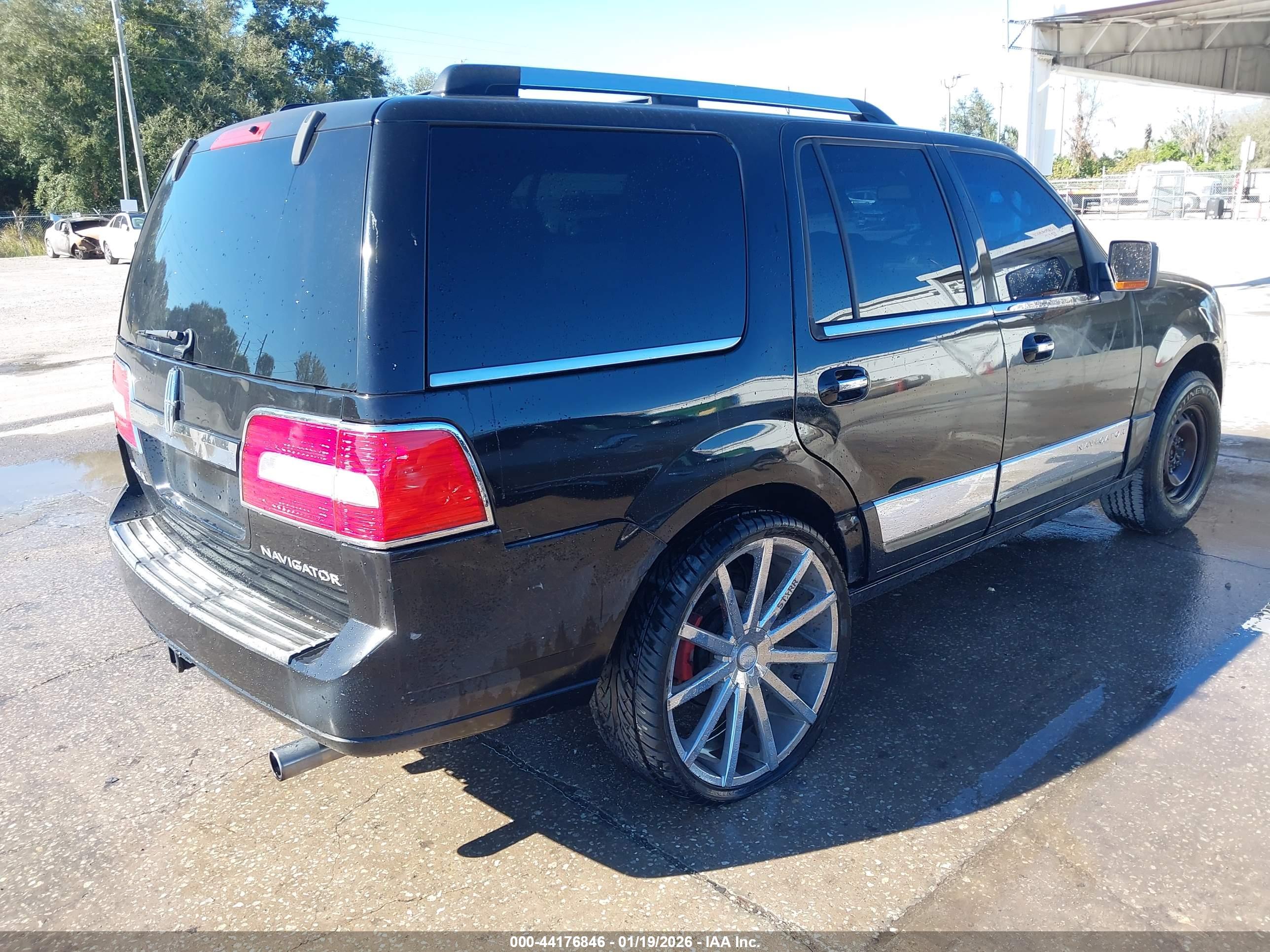 LINCOLN NAVIGATOR image 4