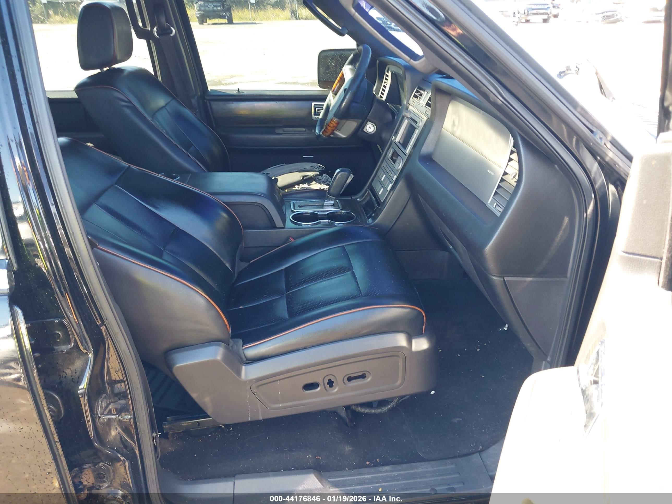 LINCOLN NAVIGATOR image 5