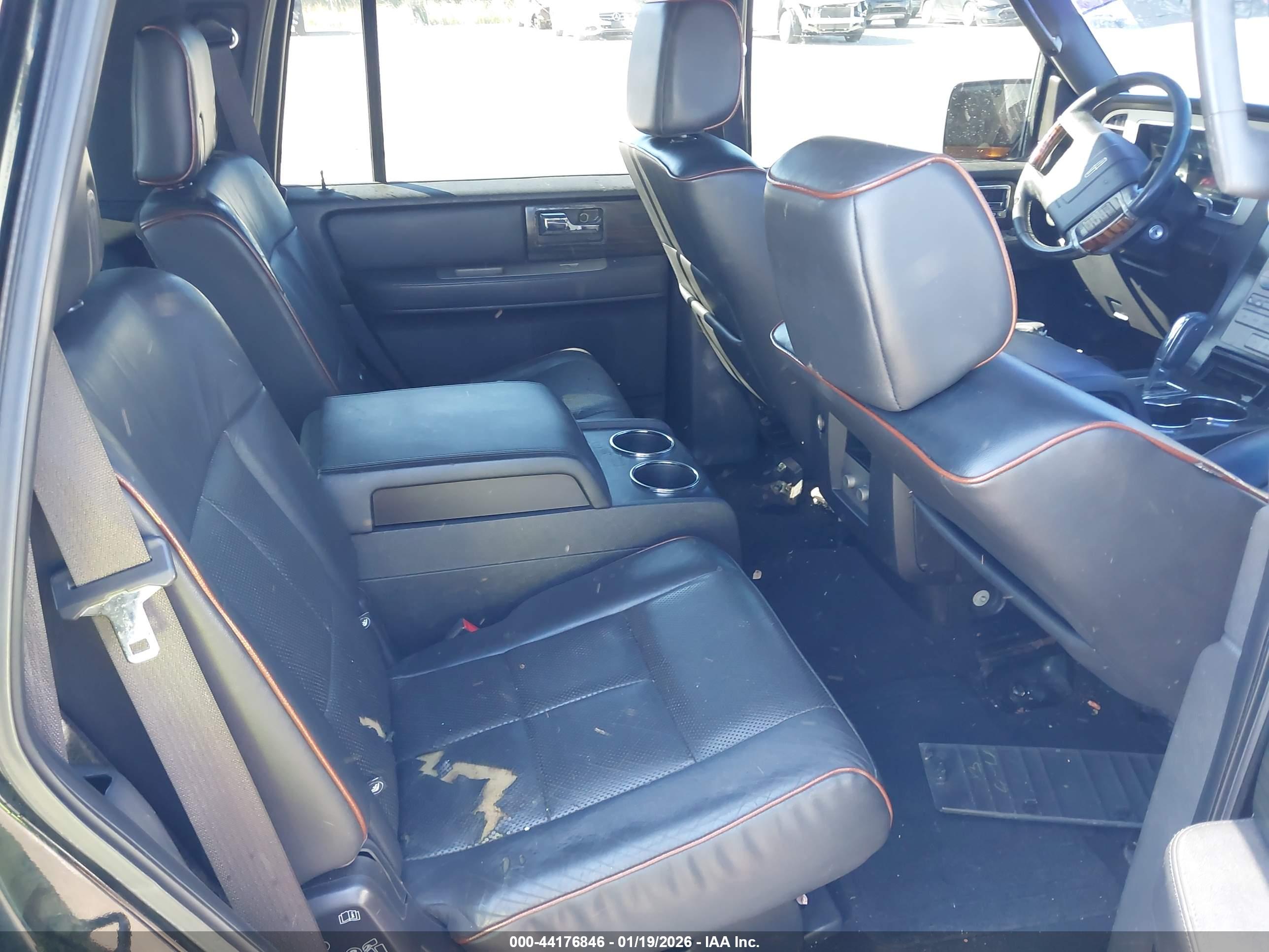 LINCOLN NAVIGATOR image 8