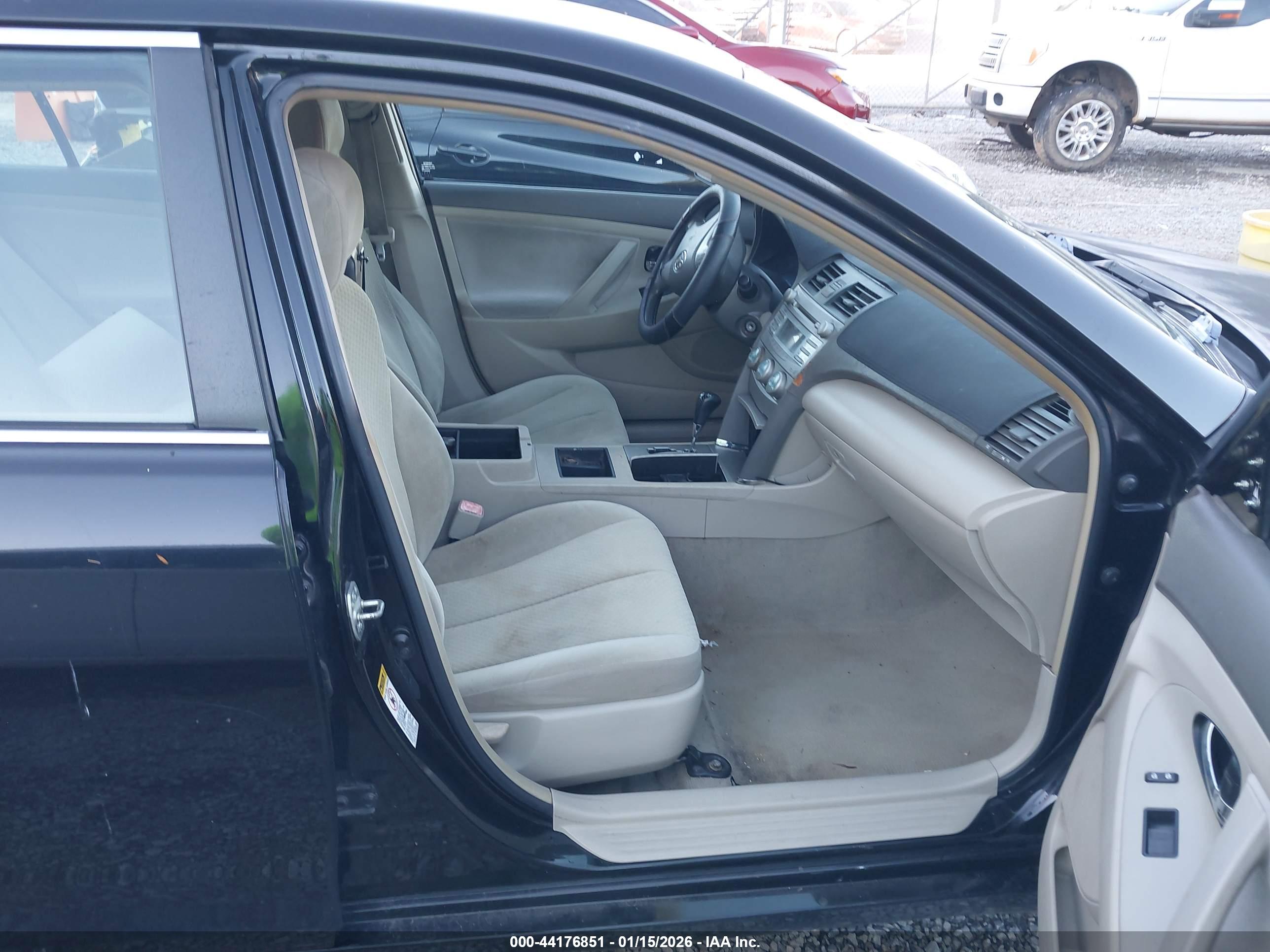 TOYOTA CAMRY image 5