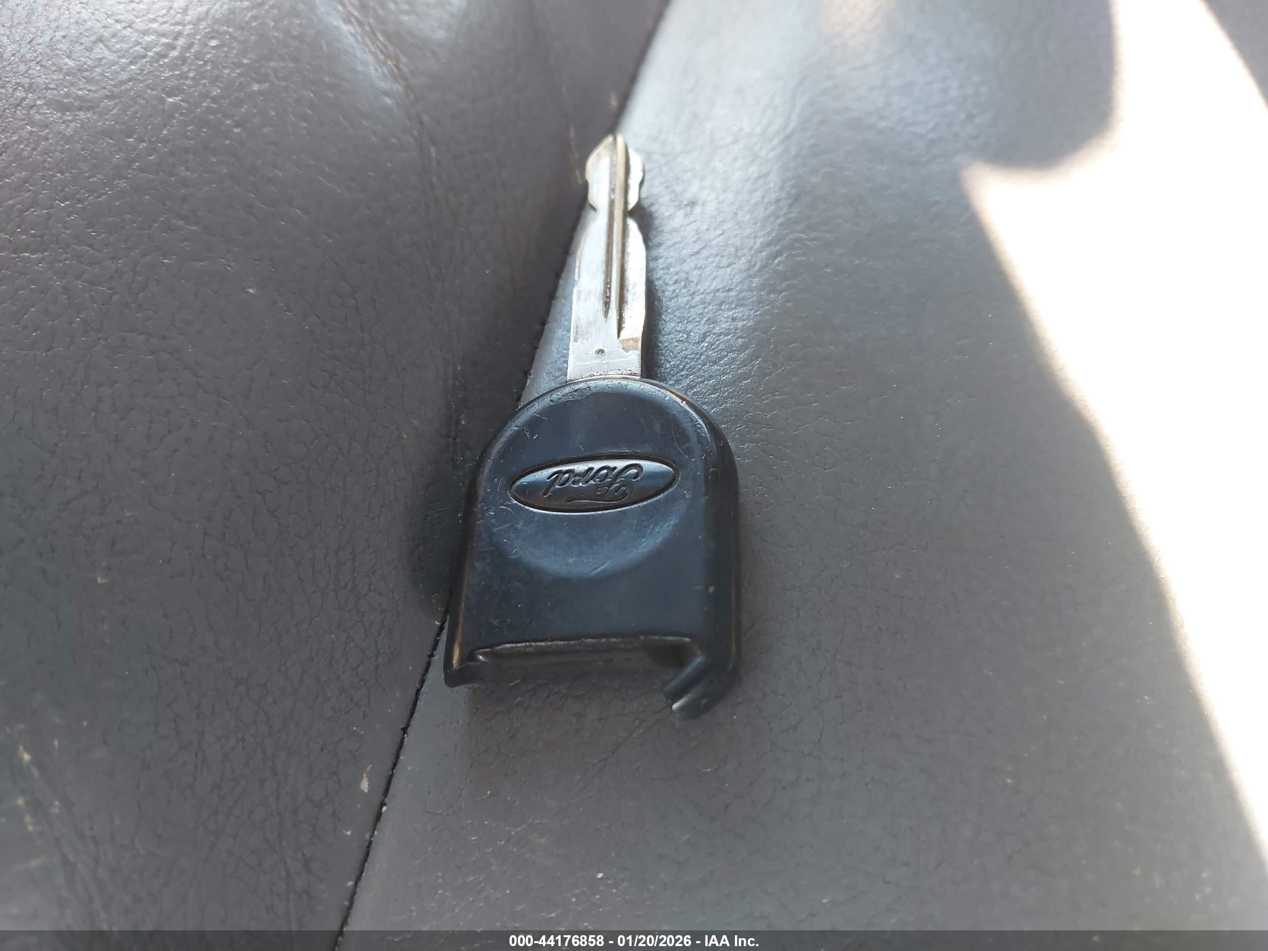 FORD EXPLORER image 11
