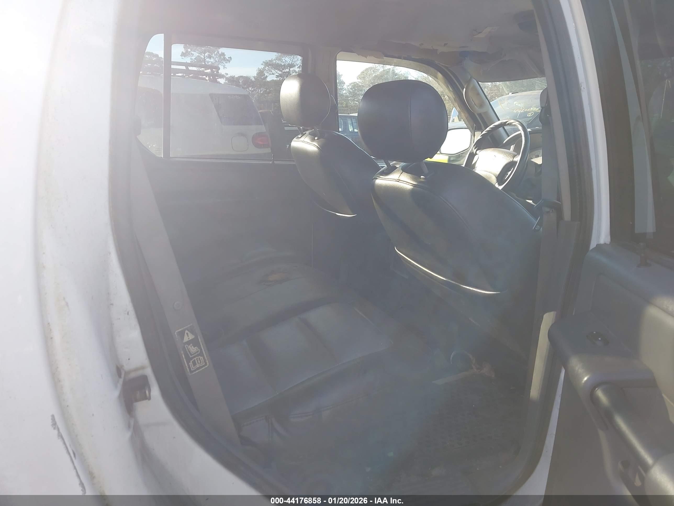 FORD EXPLORER image 8