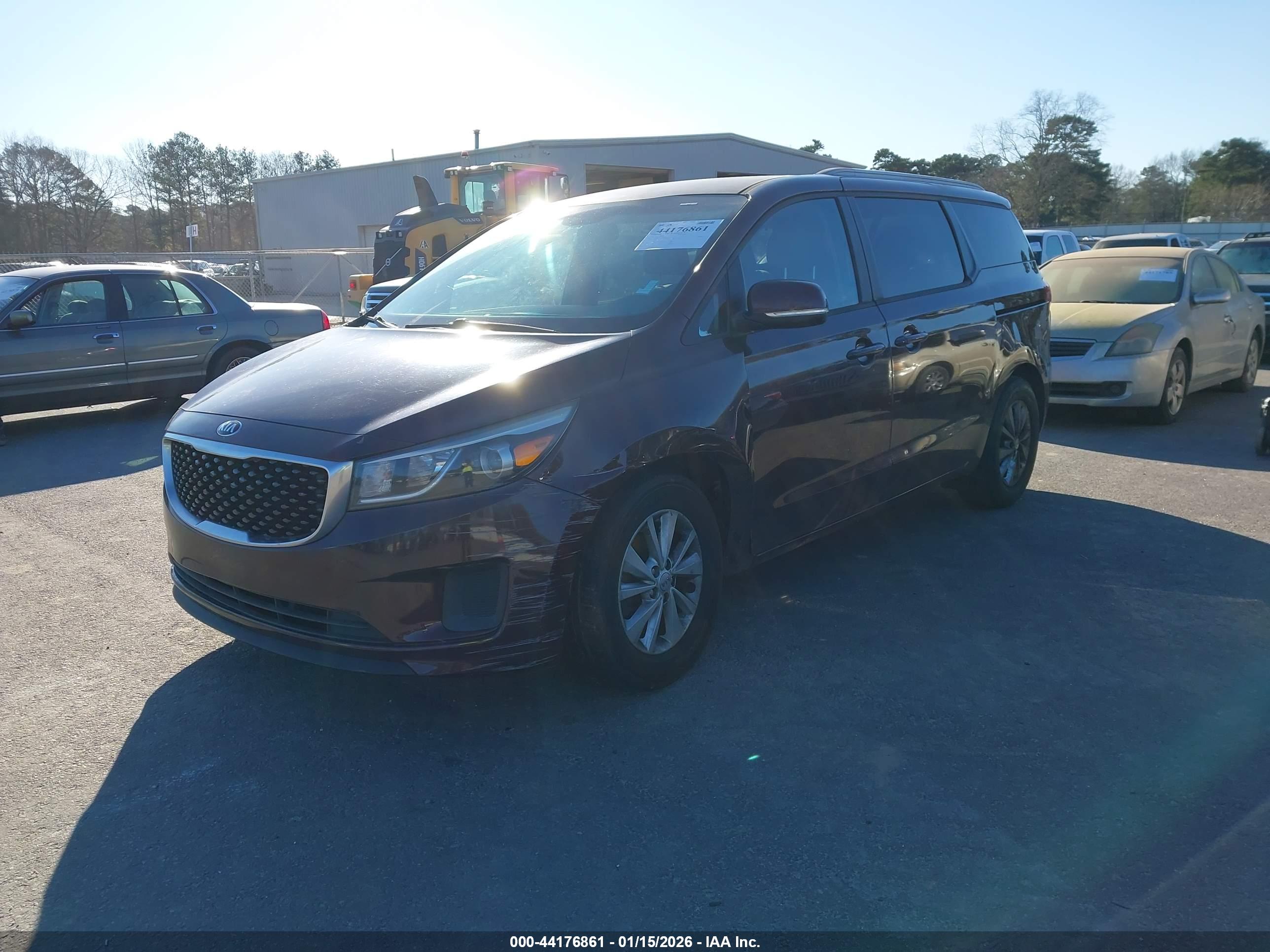 KIA SEDONA image 2
