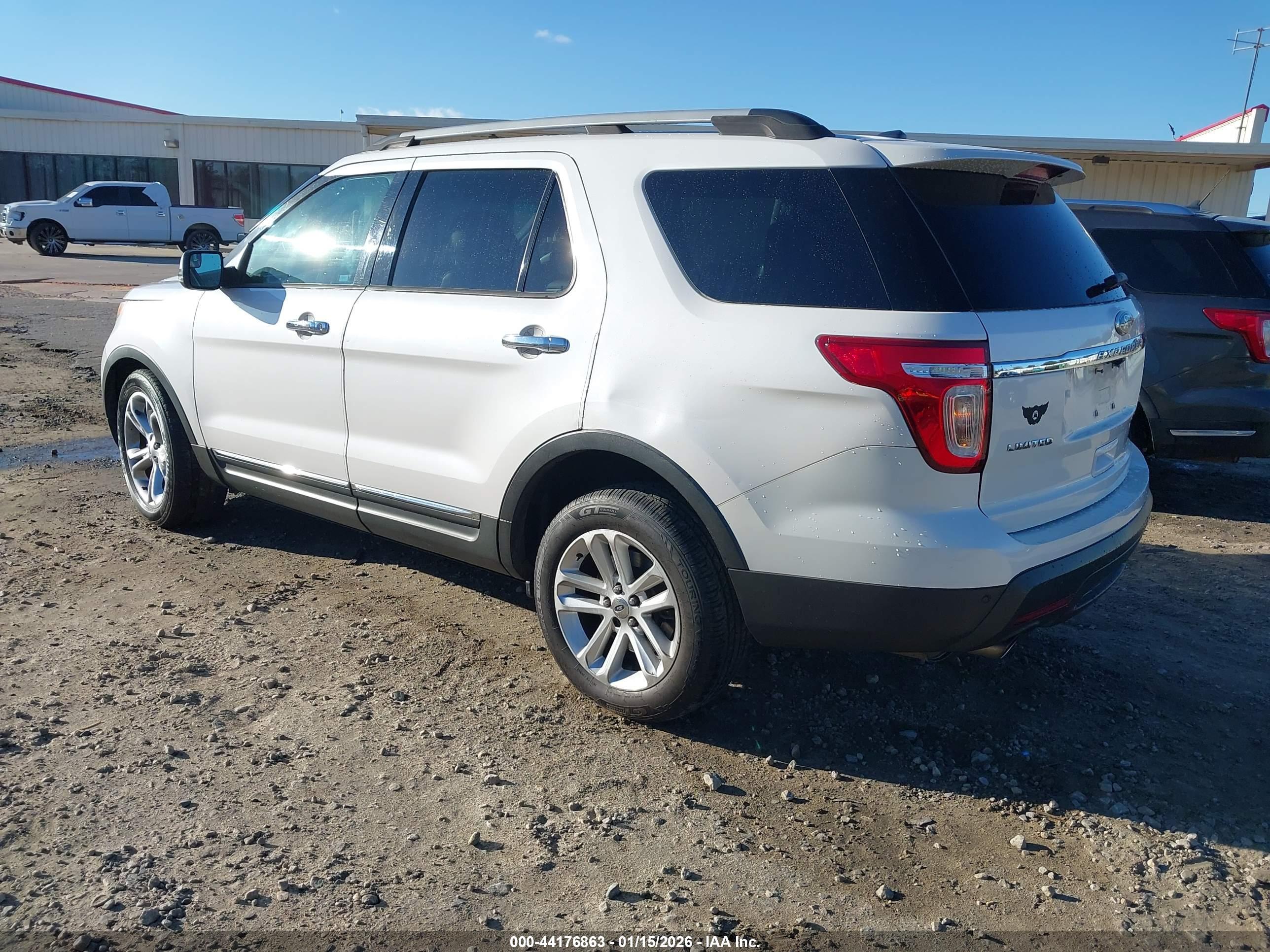 FORD EXPLORER image 3