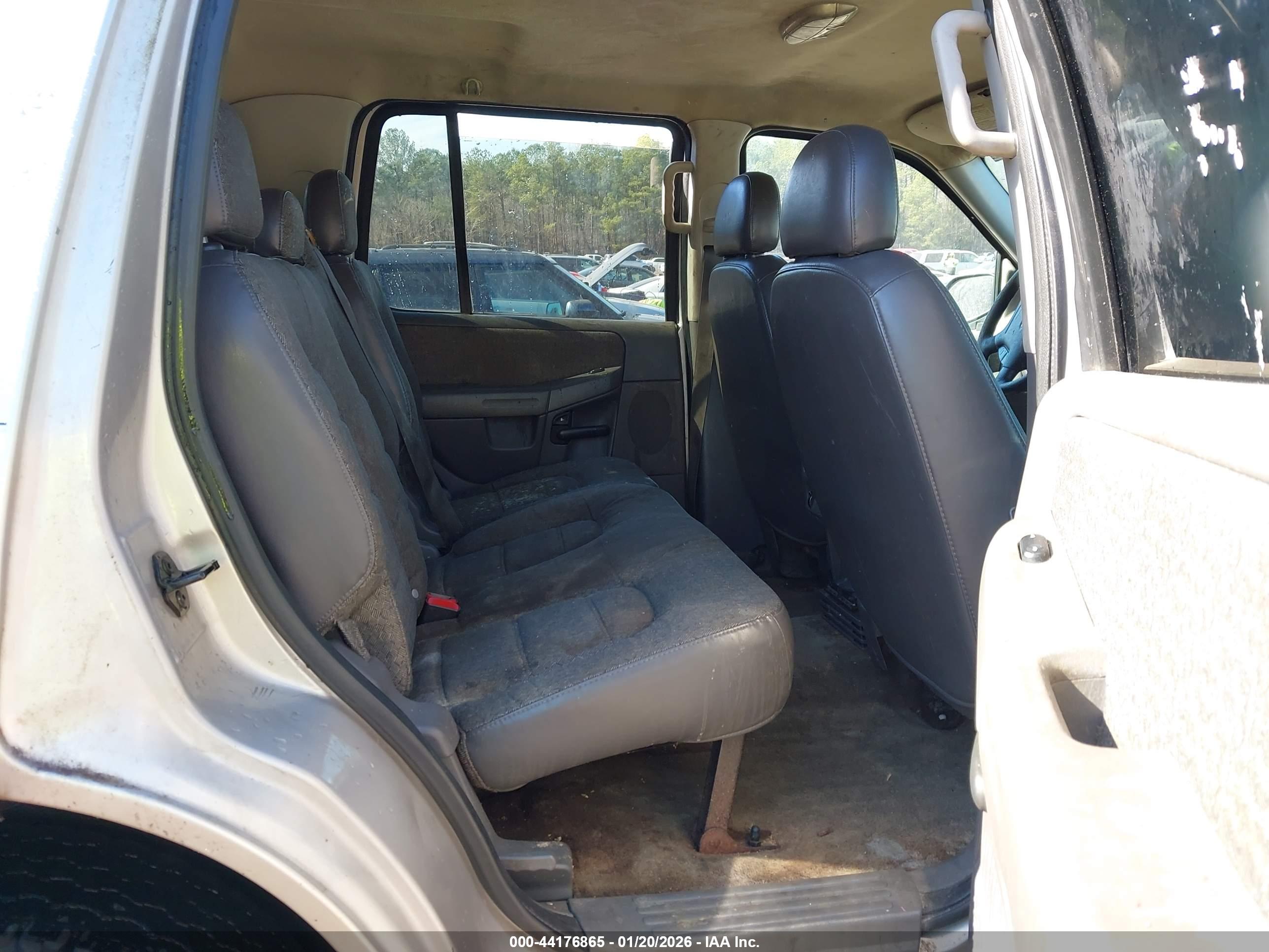 FORD EXPLORER image 8
