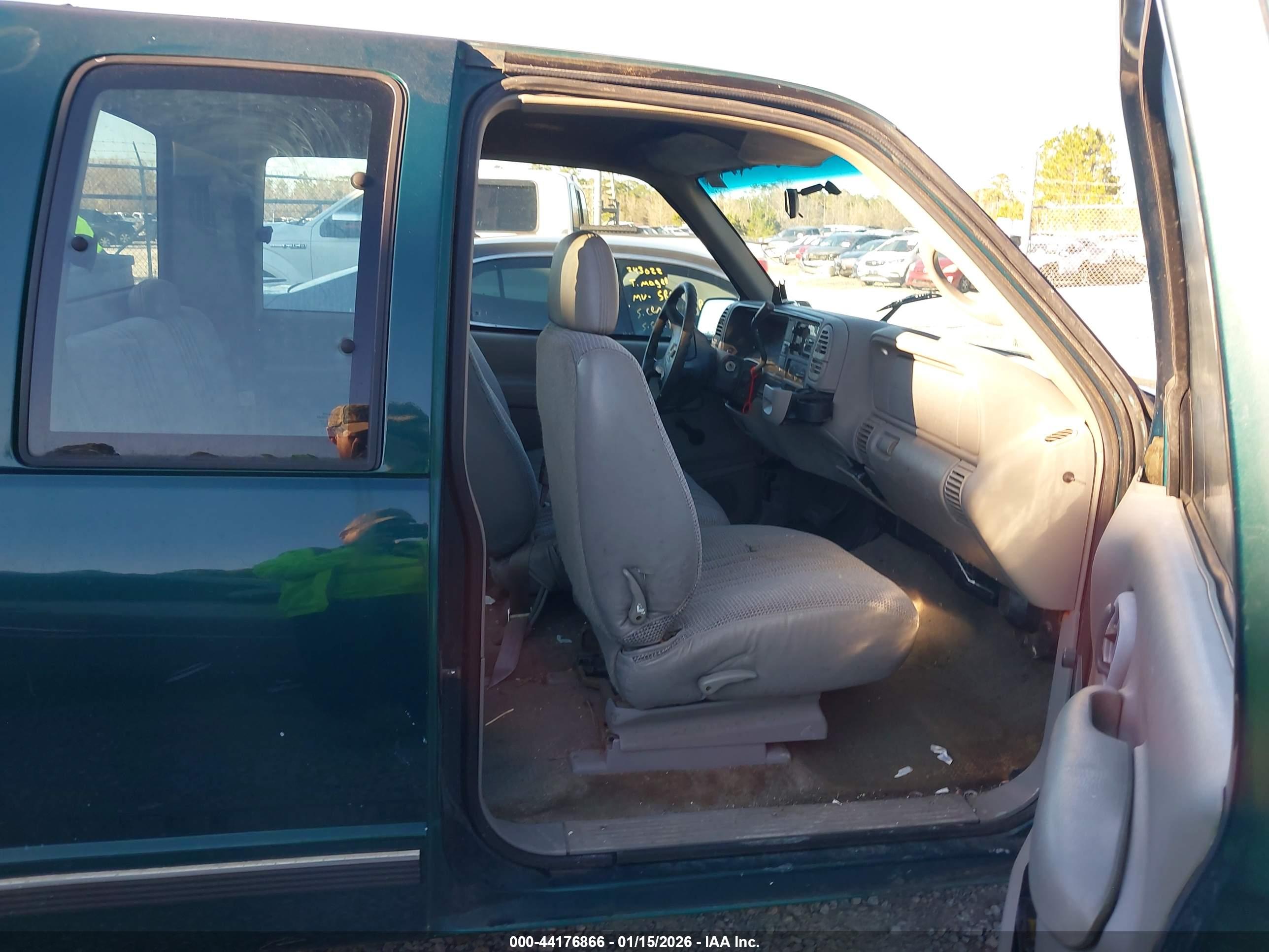 CHEVROLET C1500 image 5