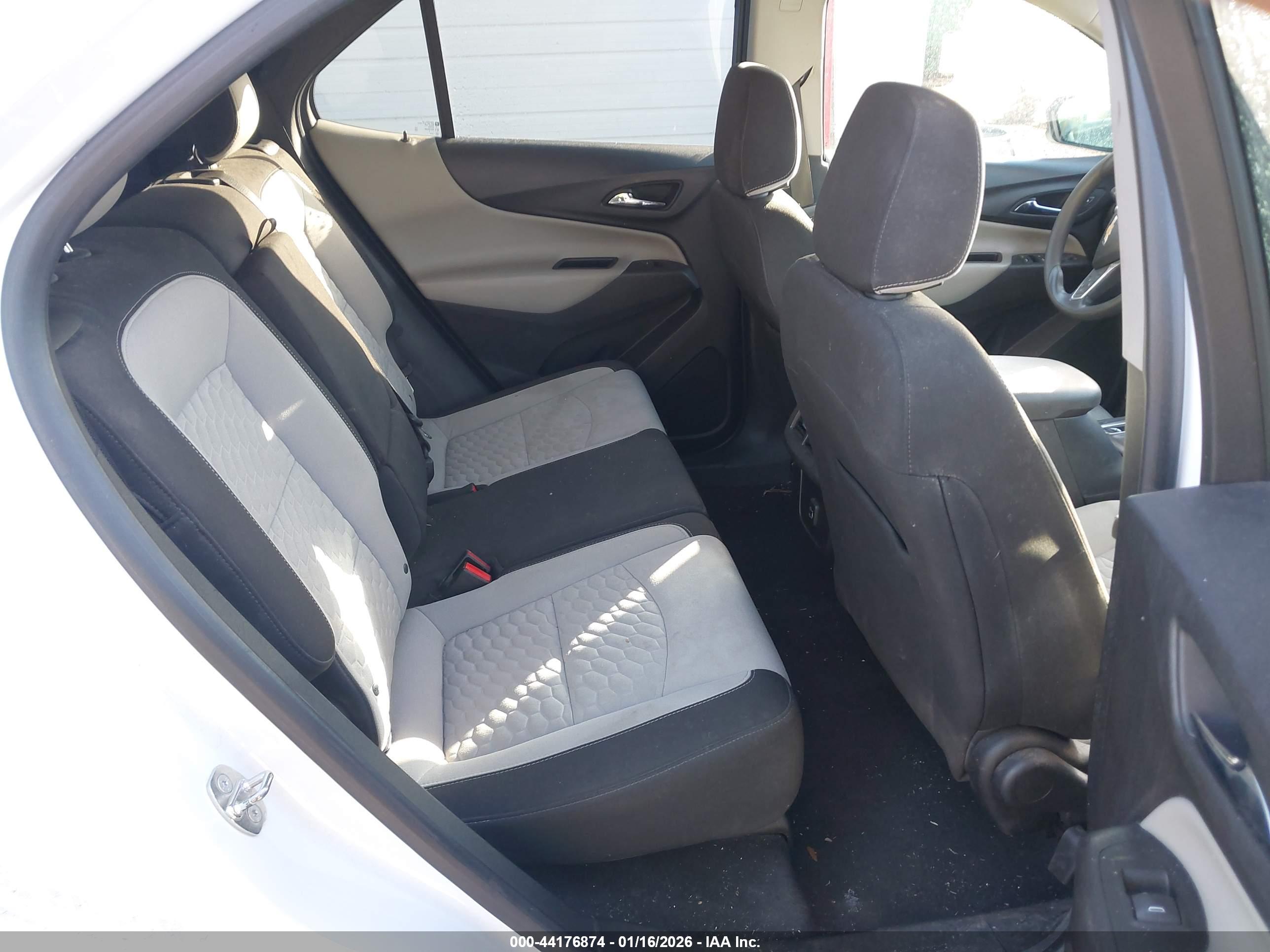 CHEVROLET EQUINOX image 8