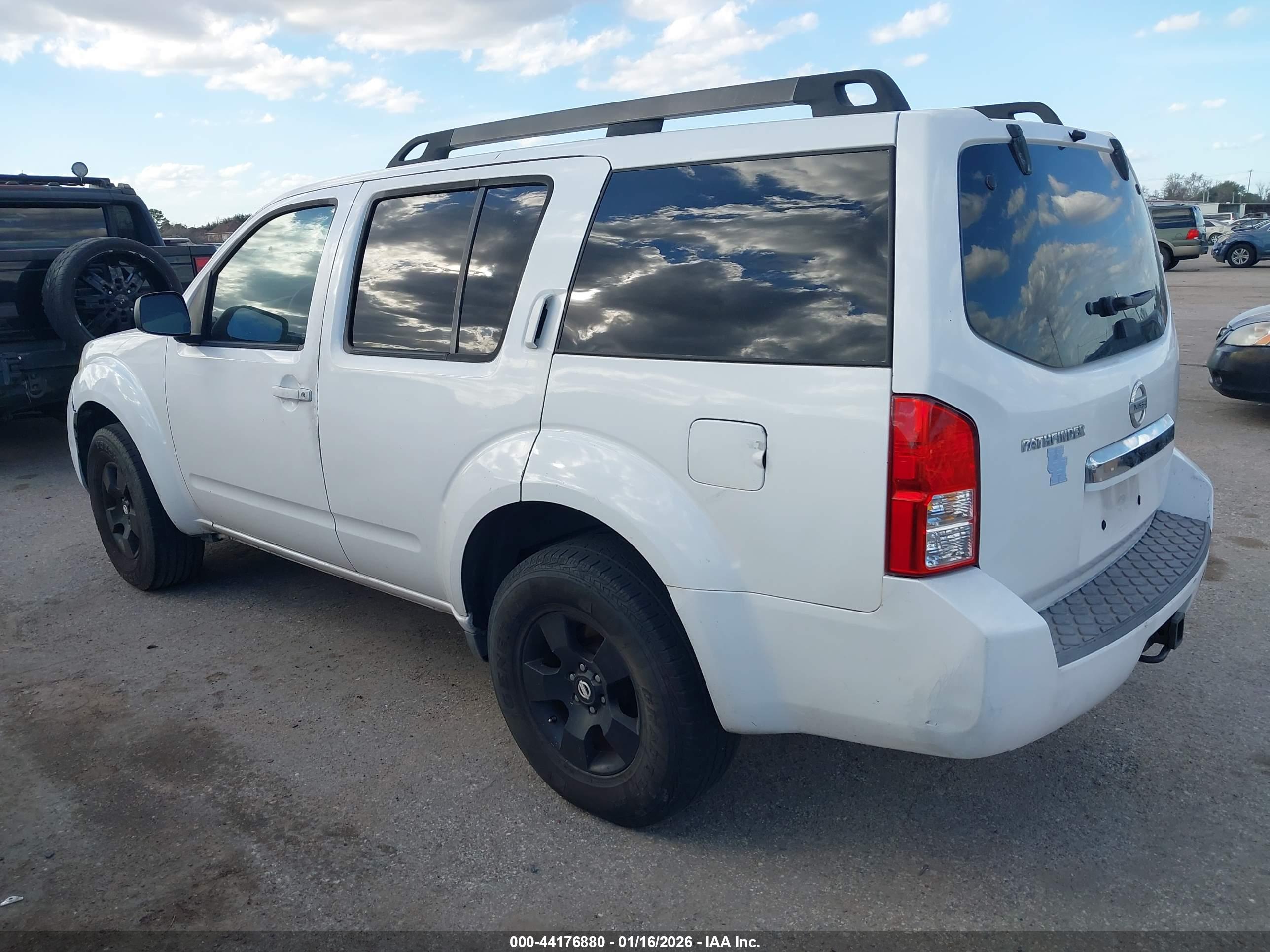 NISSAN PATHFINDER image 3