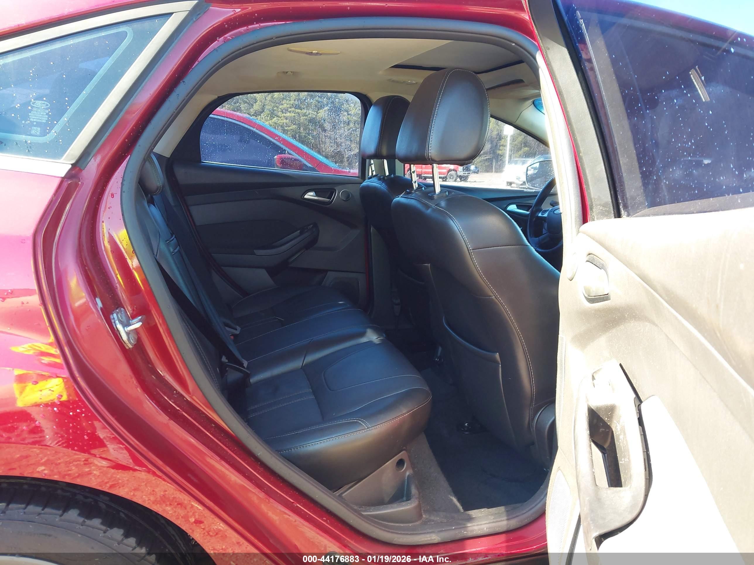 FORD FOCUS image 8