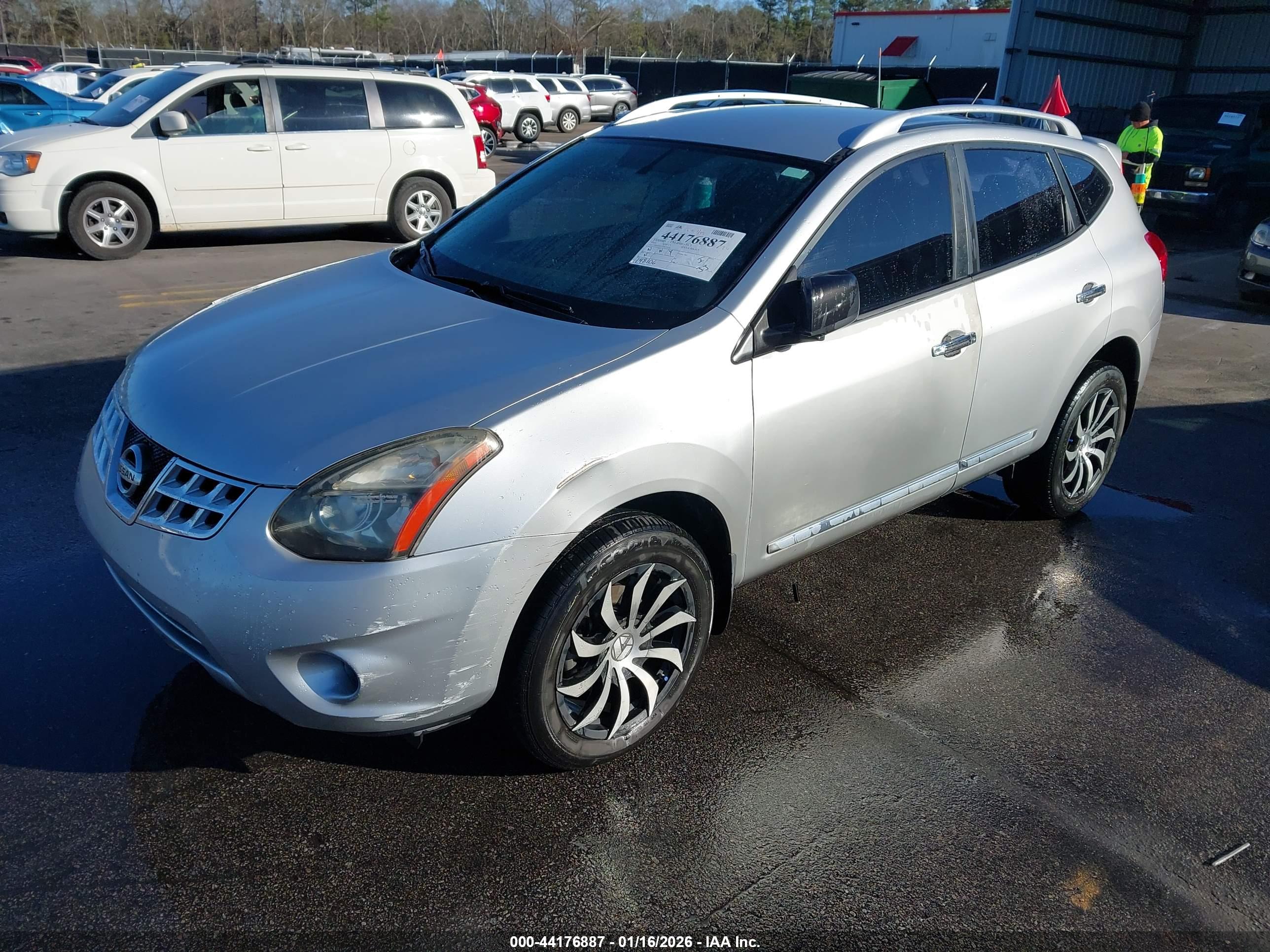 NISSAN ROGUE image 2