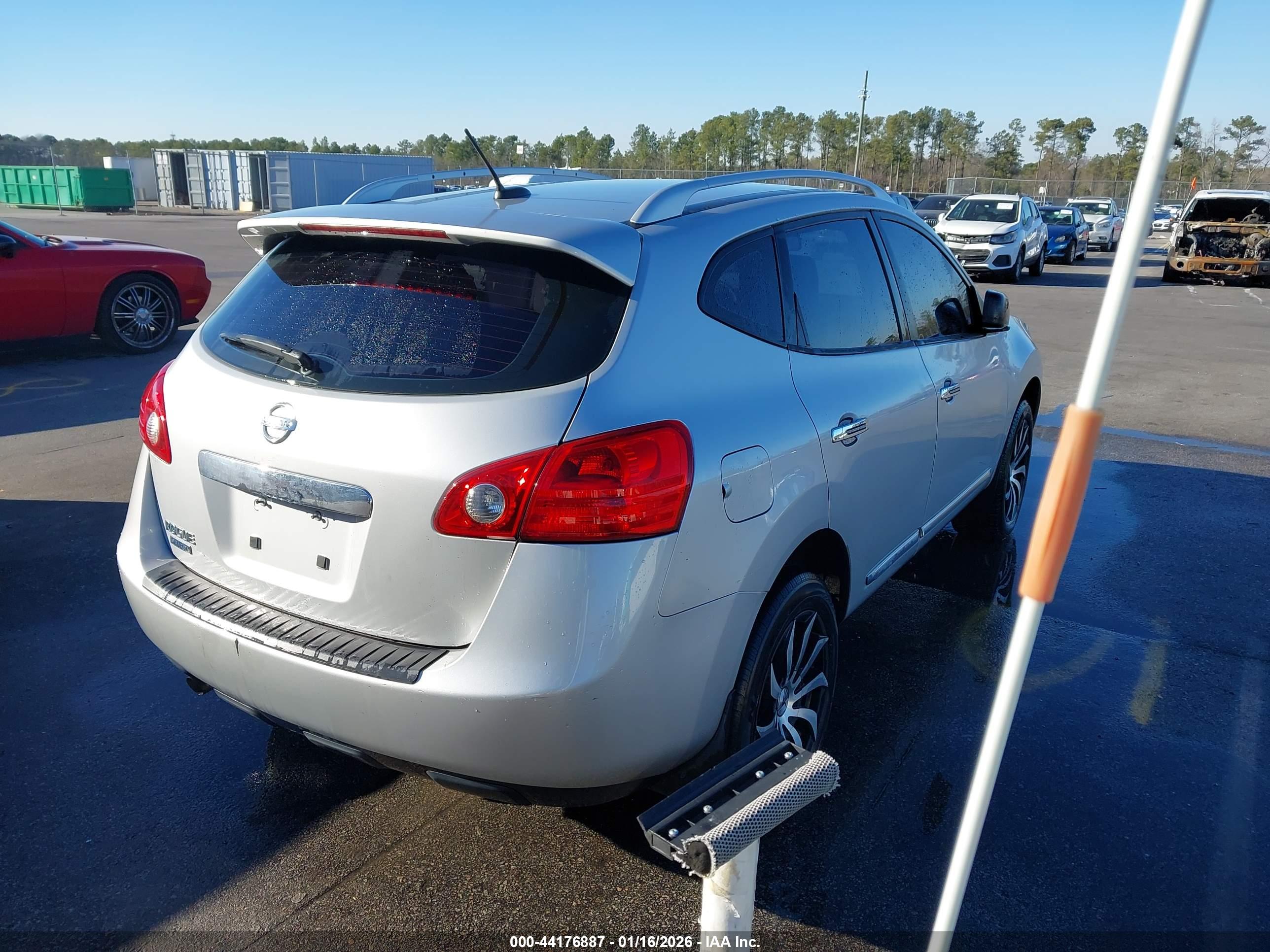 NISSAN ROGUE image 4