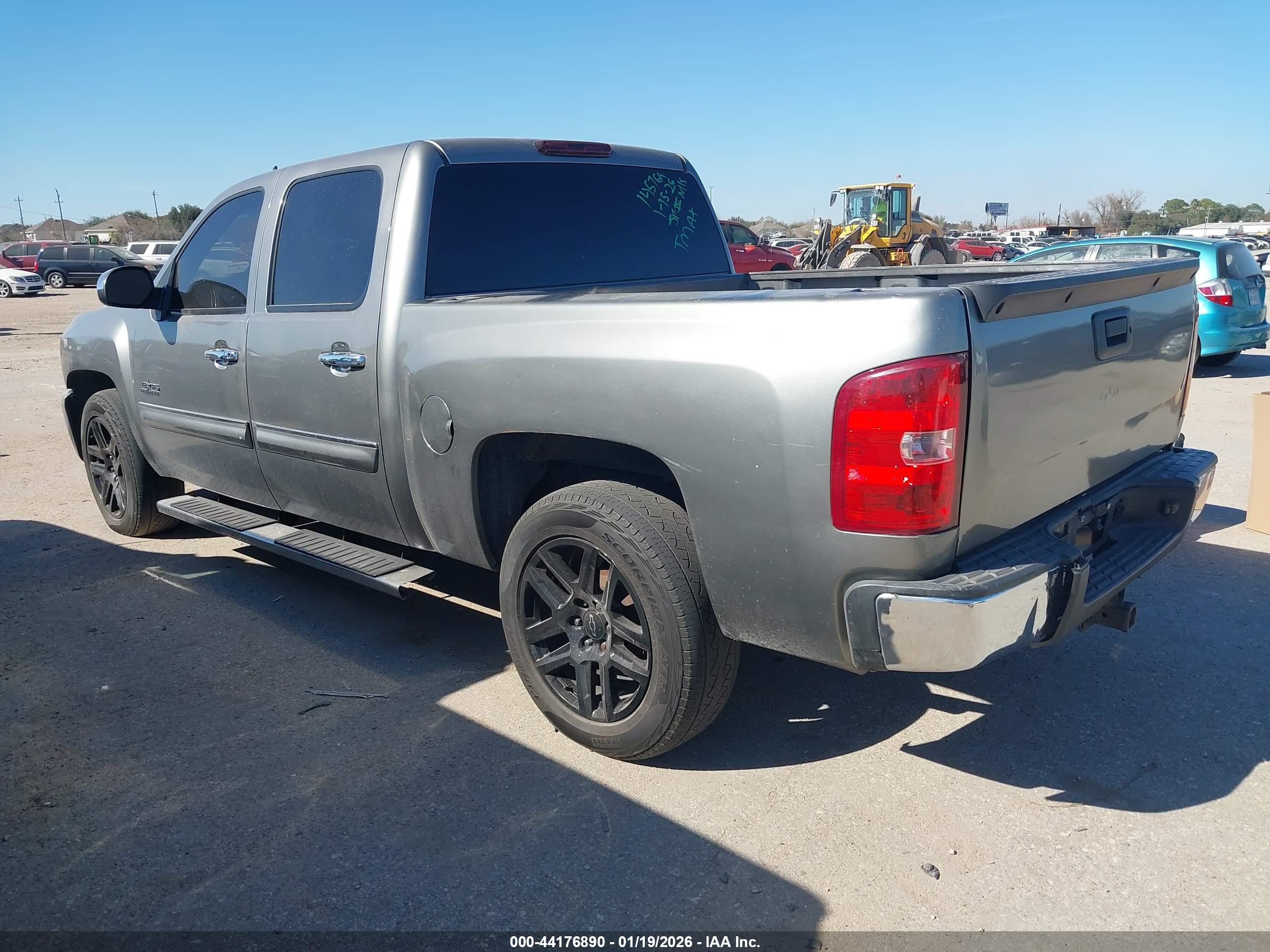 CHEVROLET SILVERADO image 3