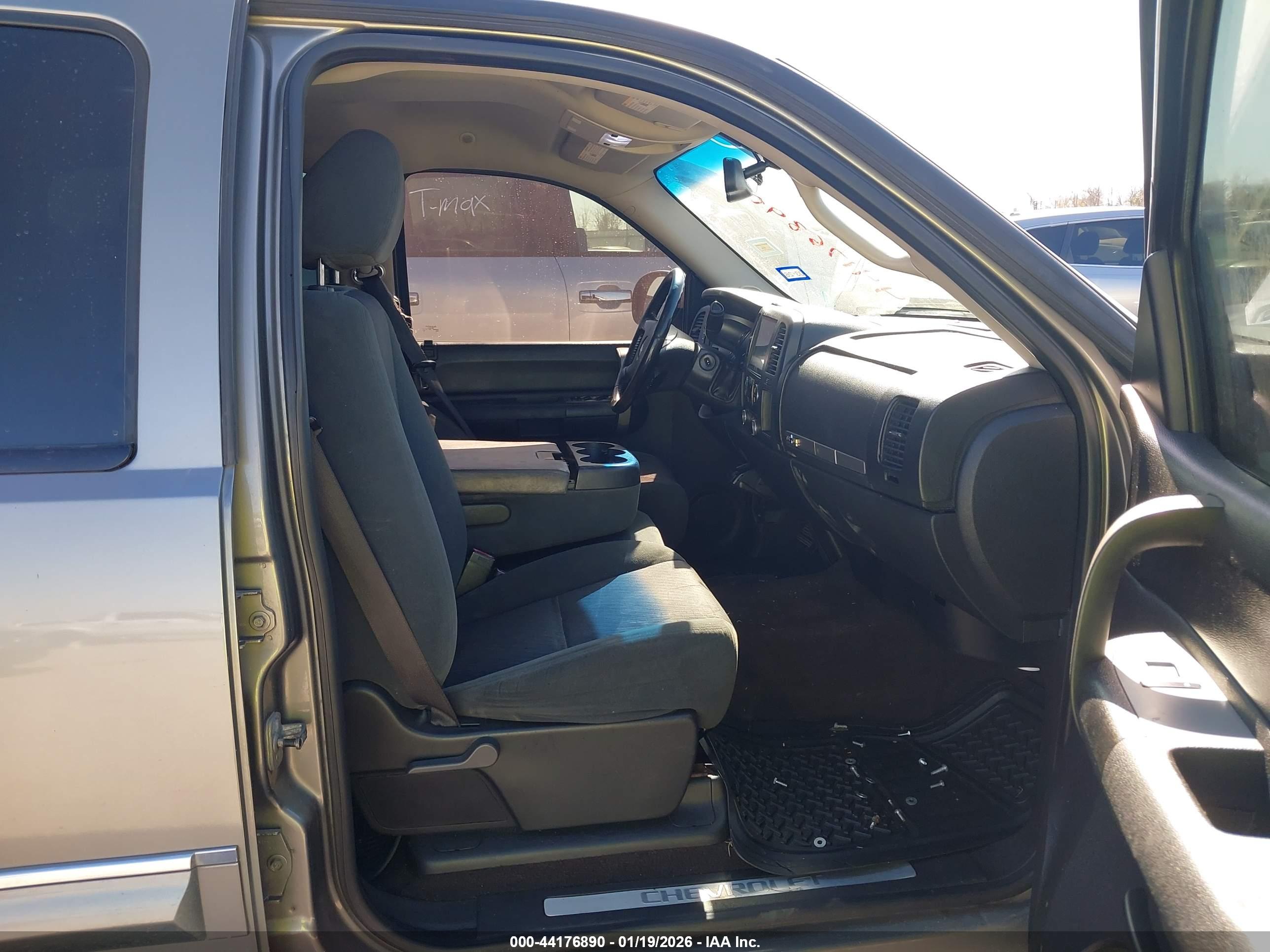 CHEVROLET SILVERADO image 5