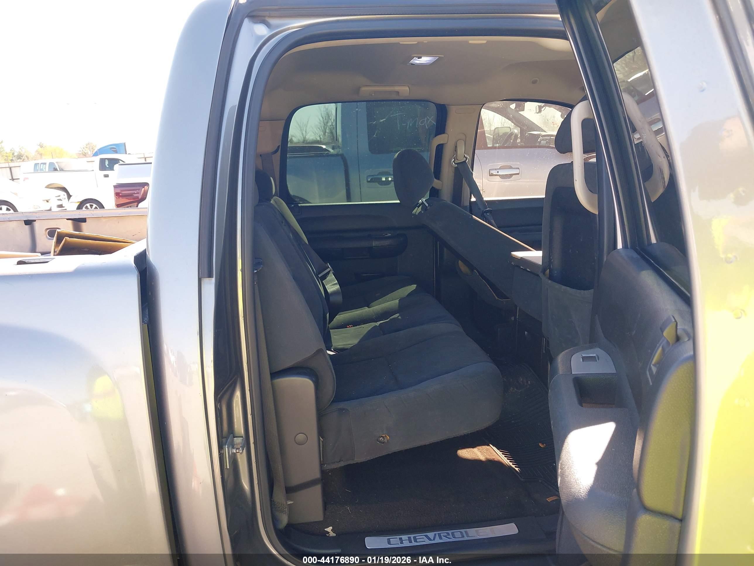 CHEVROLET SILVERADO image 8