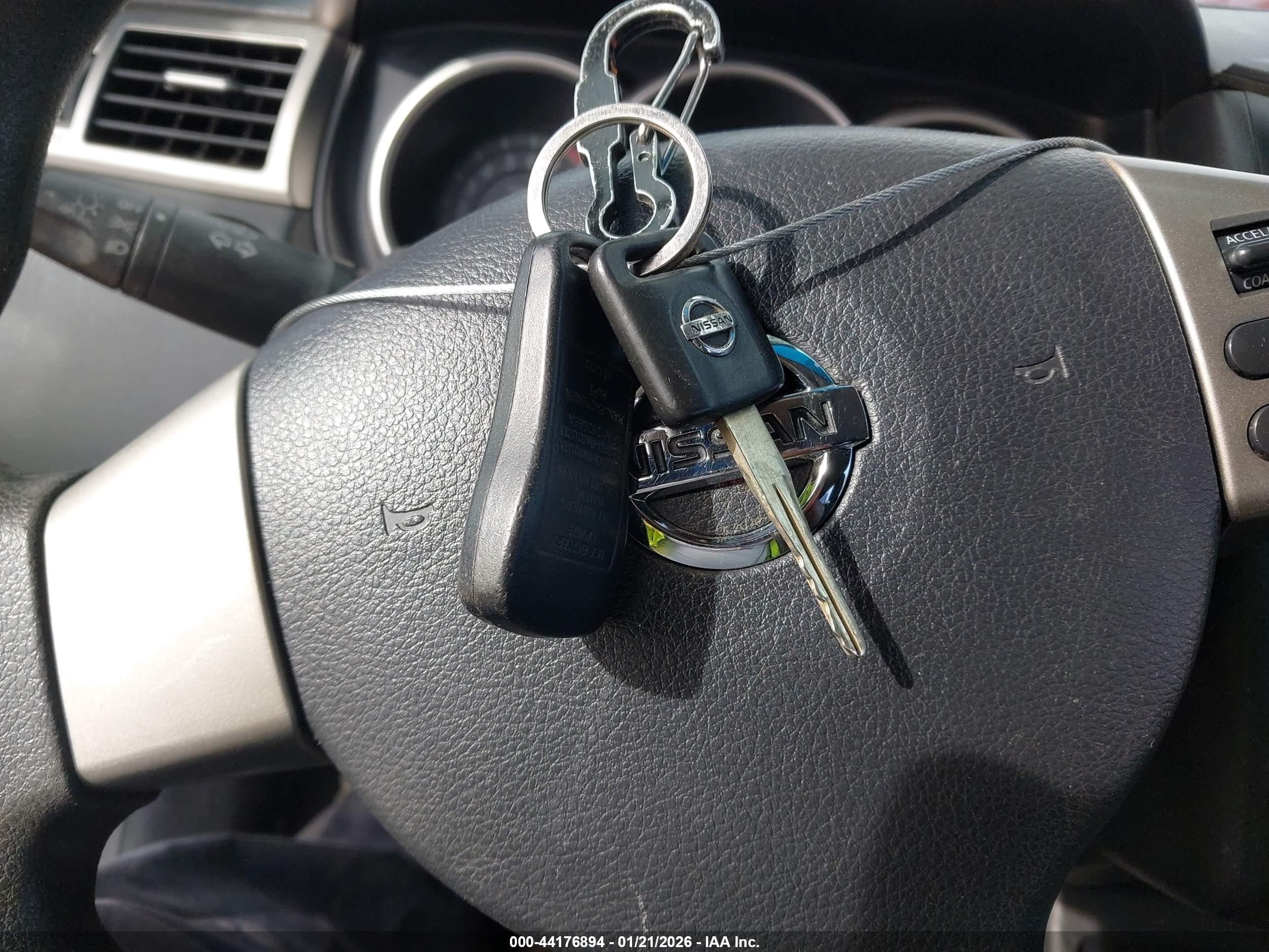 NISSAN VERSA image 11