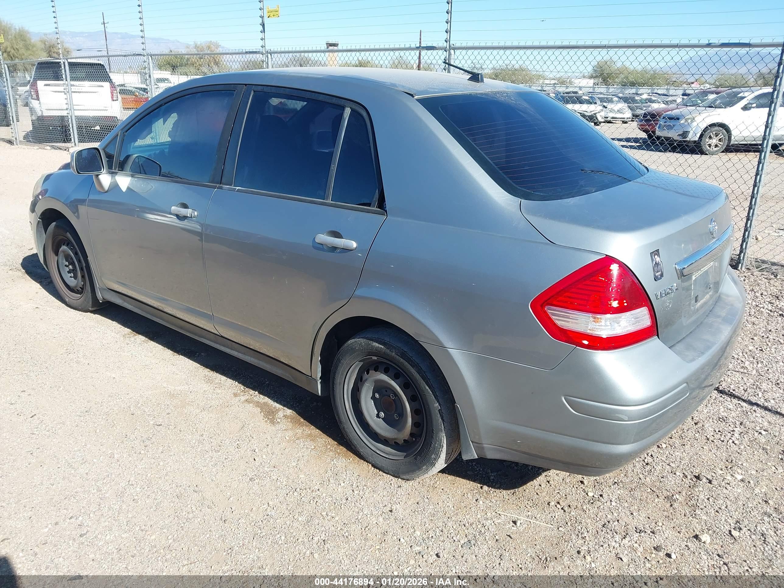 NISSAN VERSA image 3