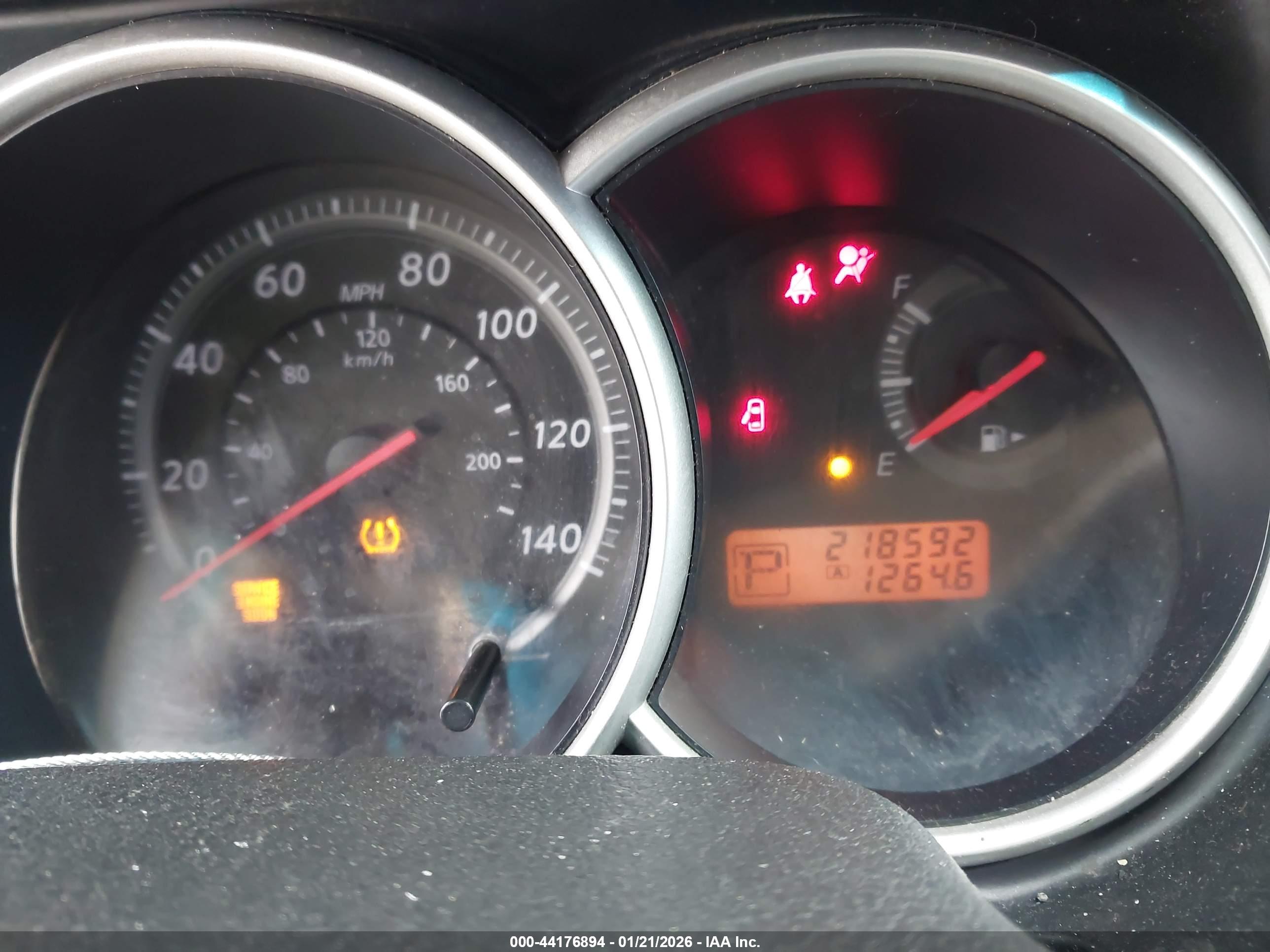NISSAN VERSA image 7