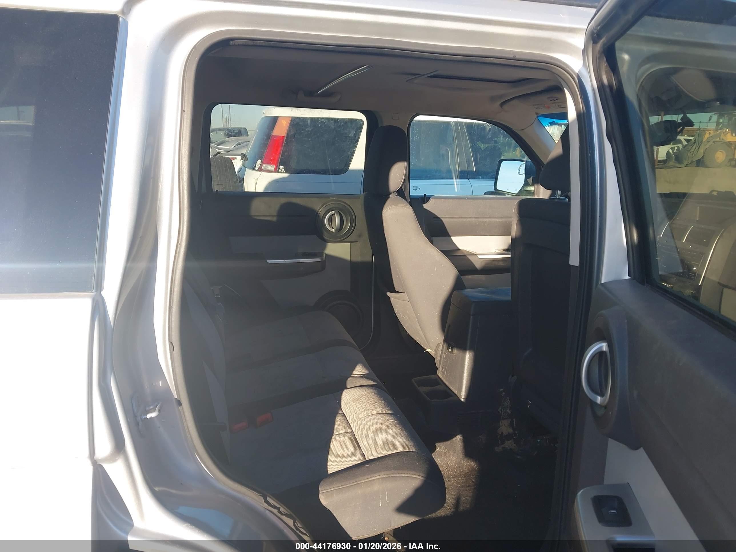 DODGE NITRO image 8