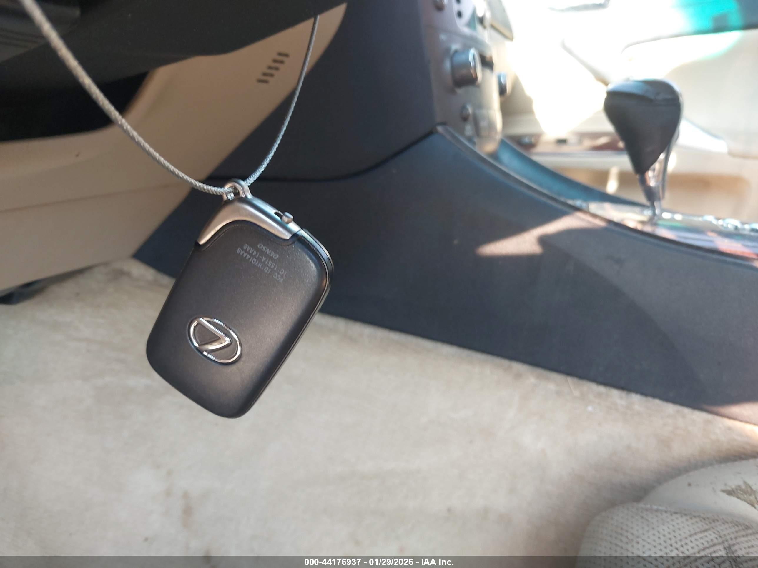 LEXUS IS image 11