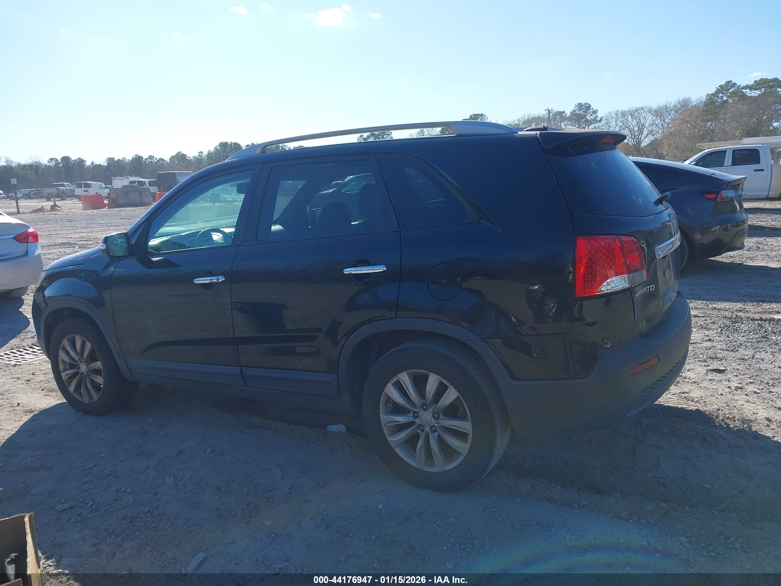 KIA SORENTO image 3
