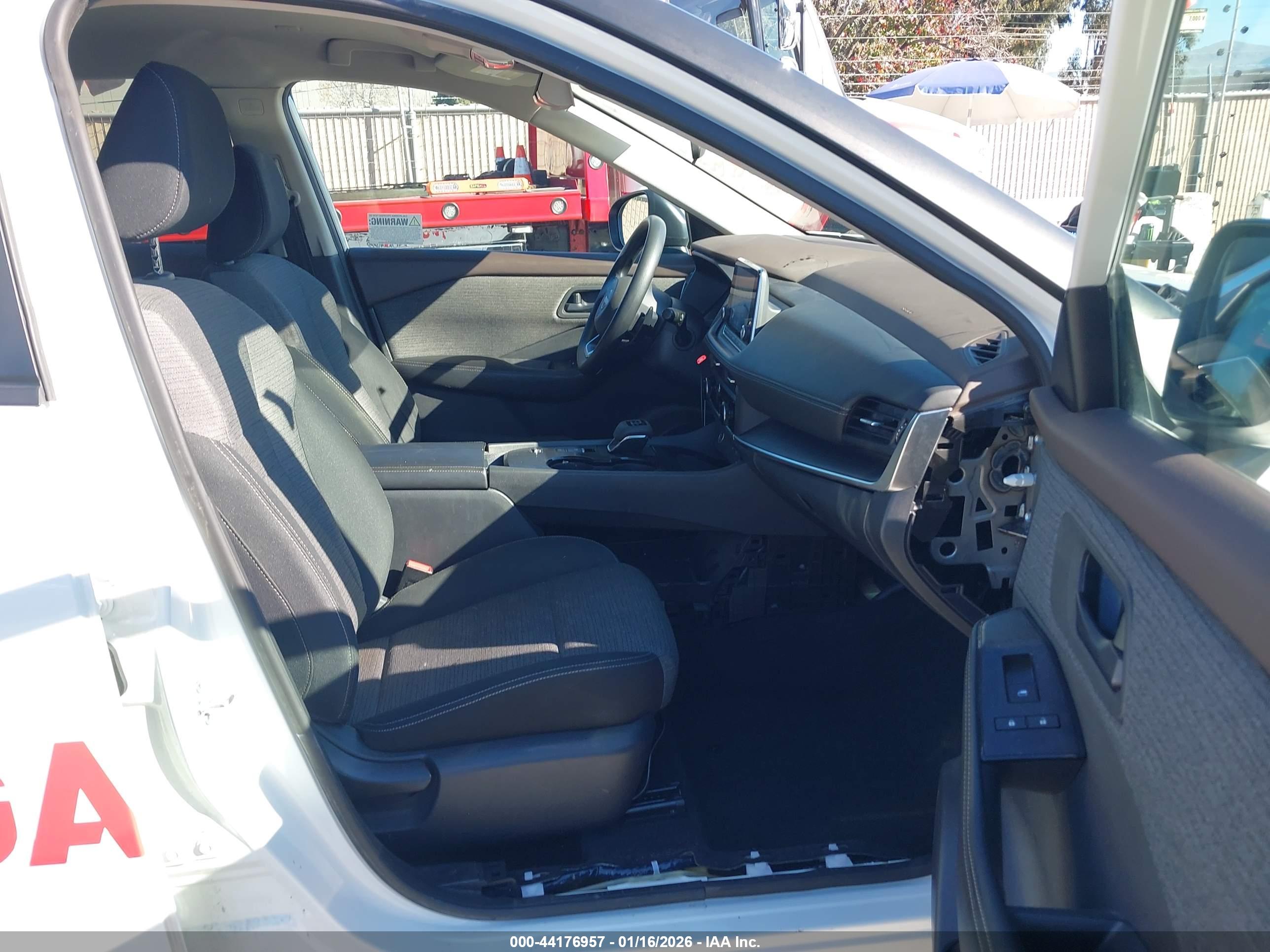 NISSAN ROGUE image 5