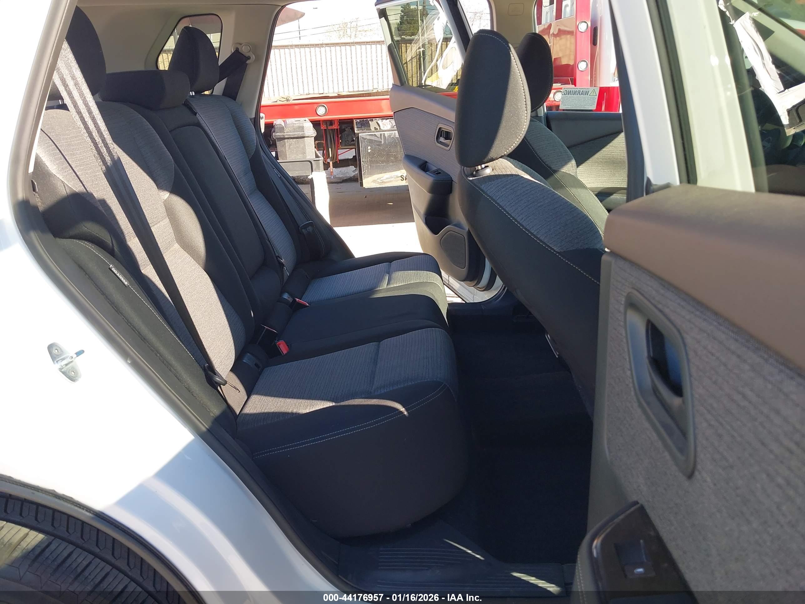 NISSAN ROGUE image 8