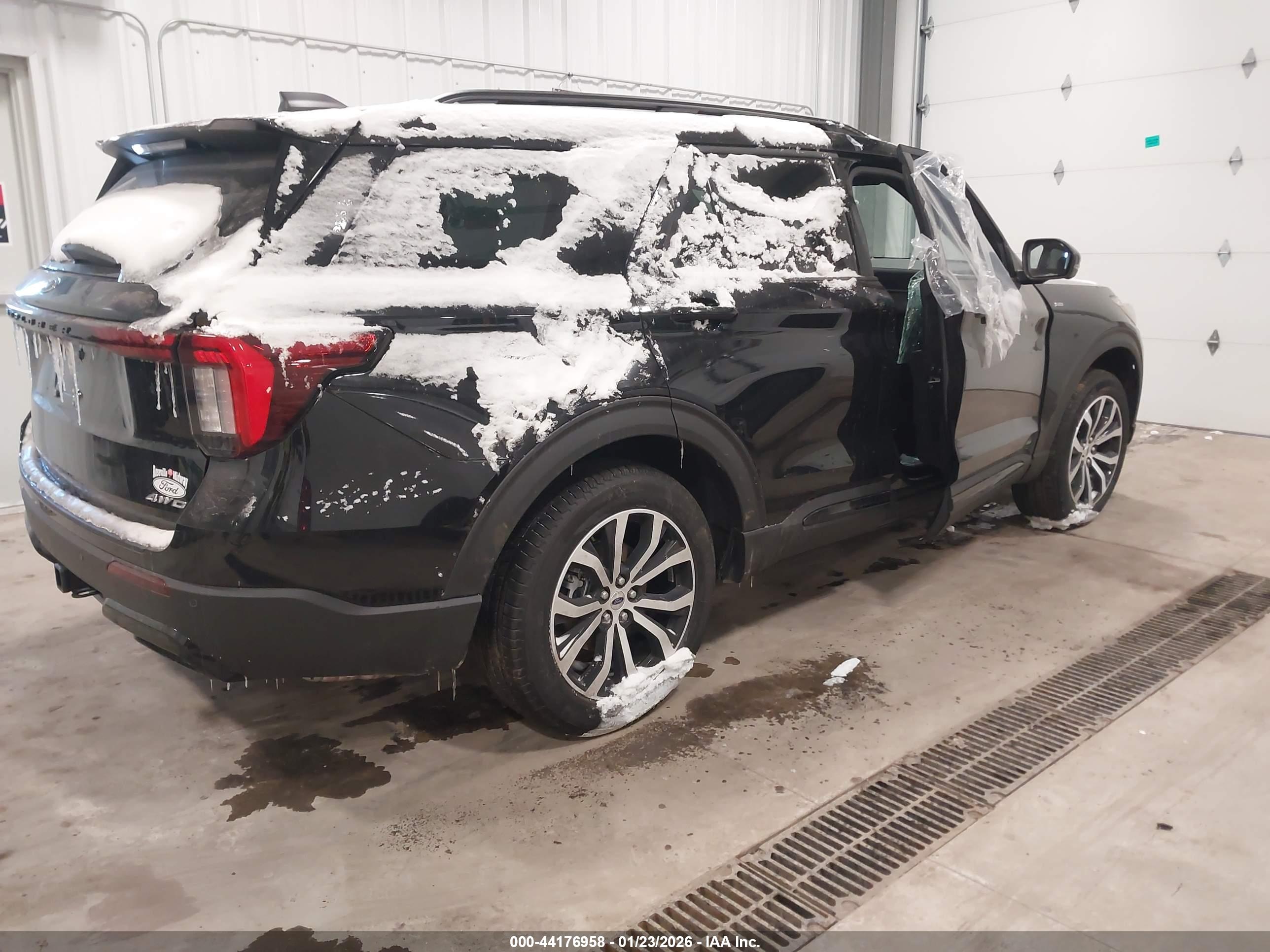 FORD EXPLORER image 4
