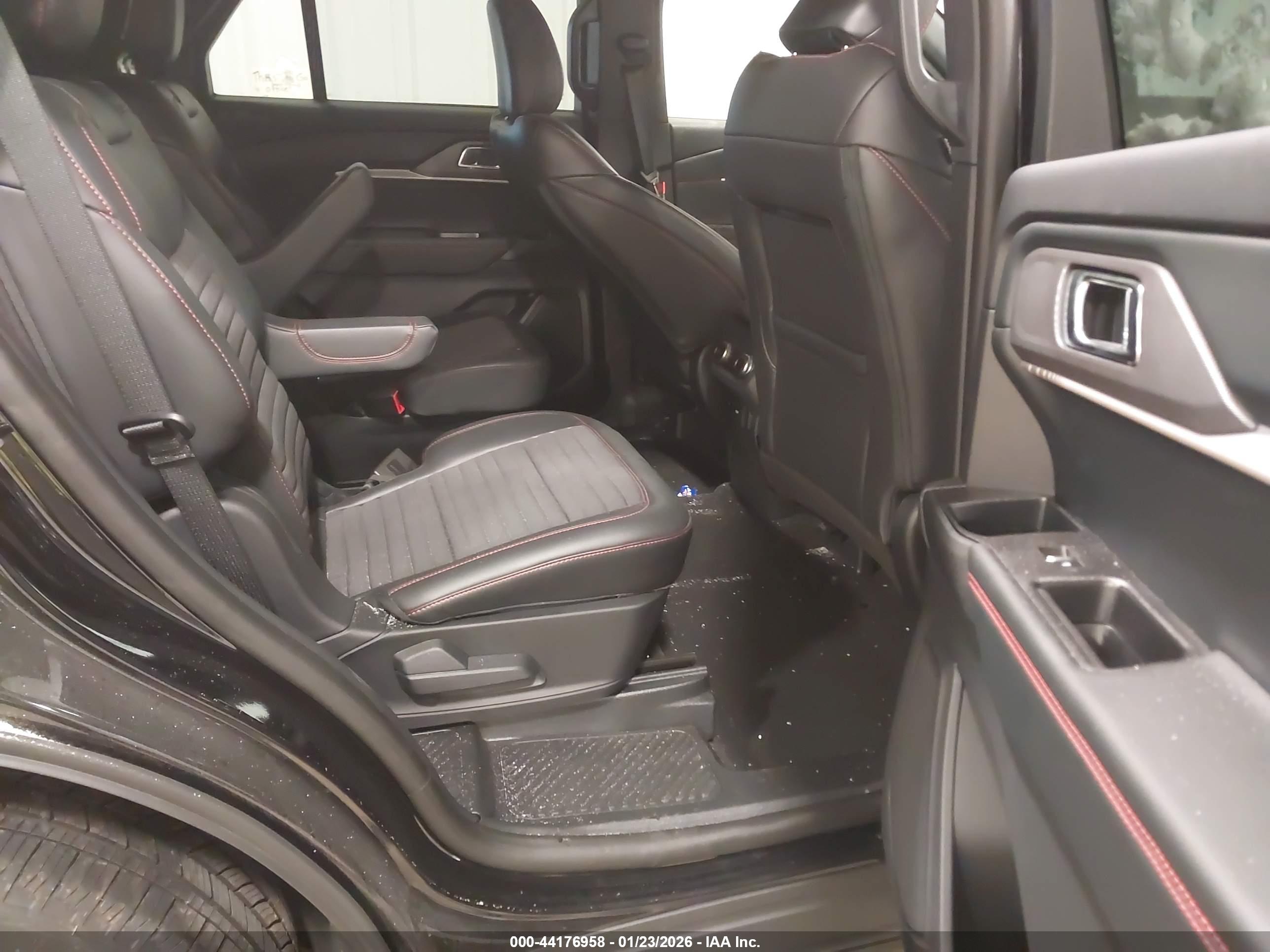 FORD EXPLORER image 8