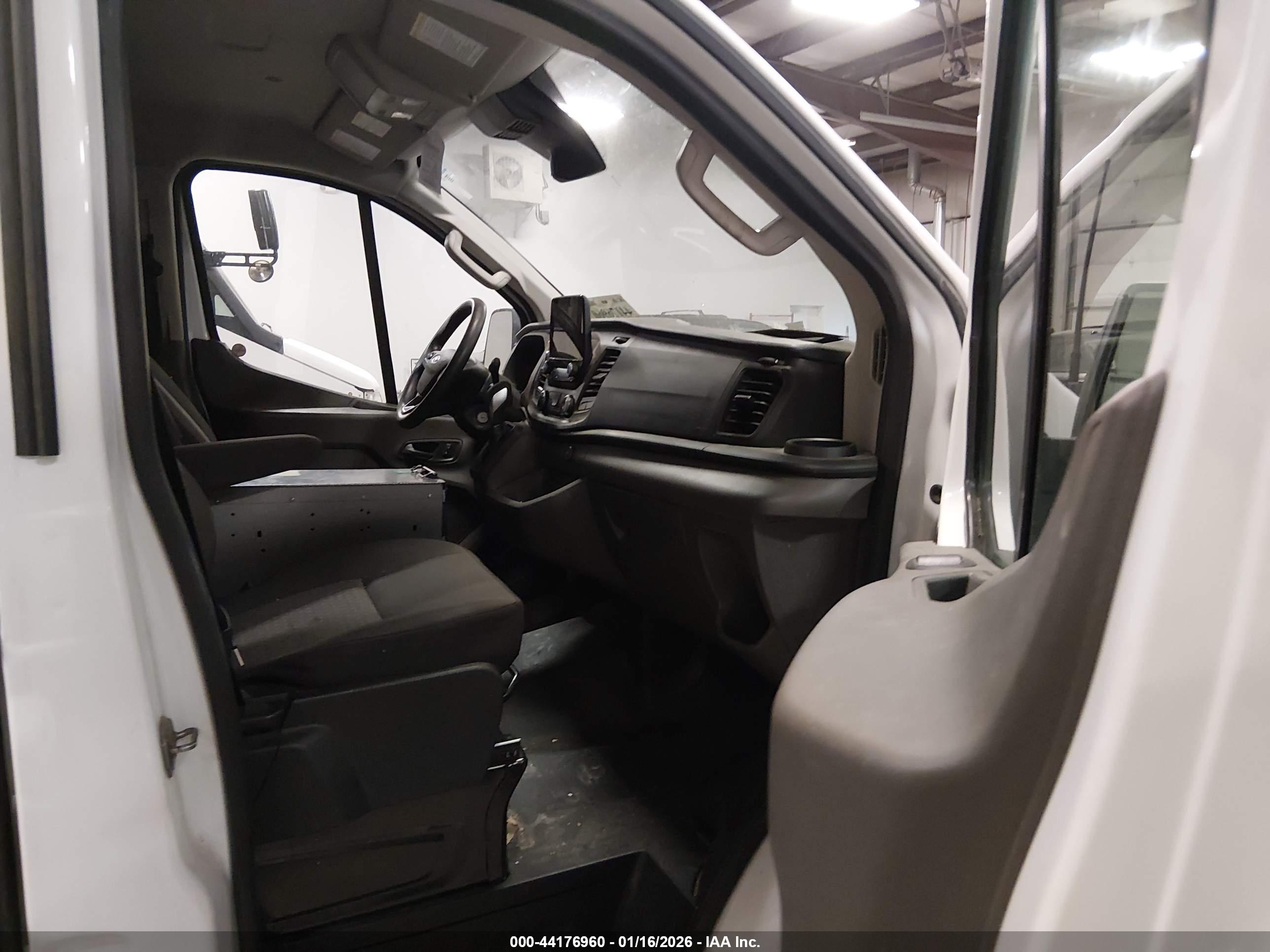 FORD TRANSIT-350 image 5