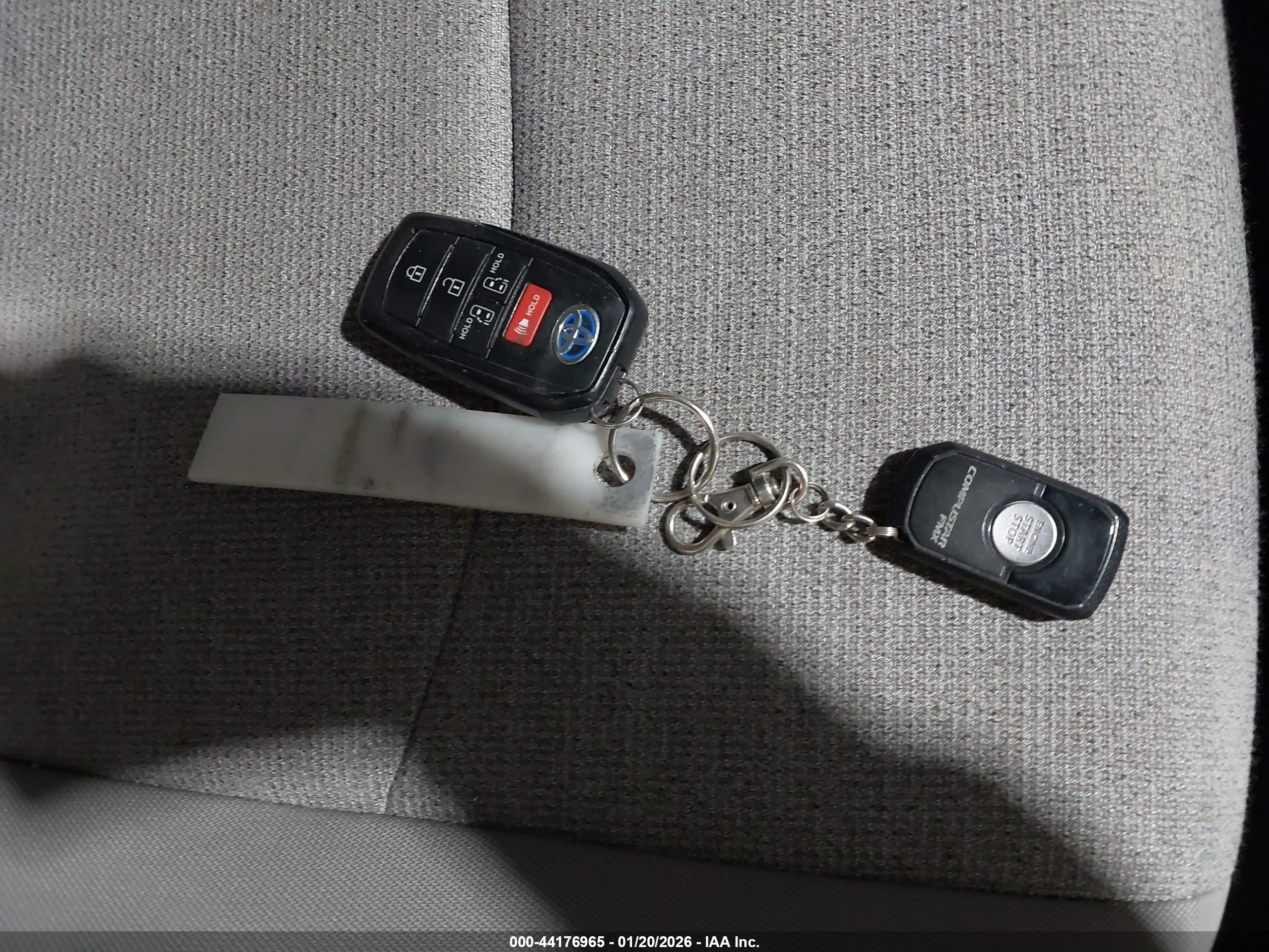 TOYOTA SIENNA image 11