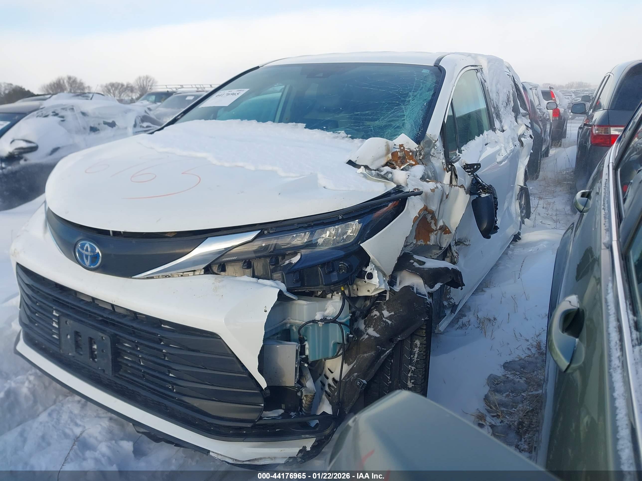 TOYOTA SIENNA image 2