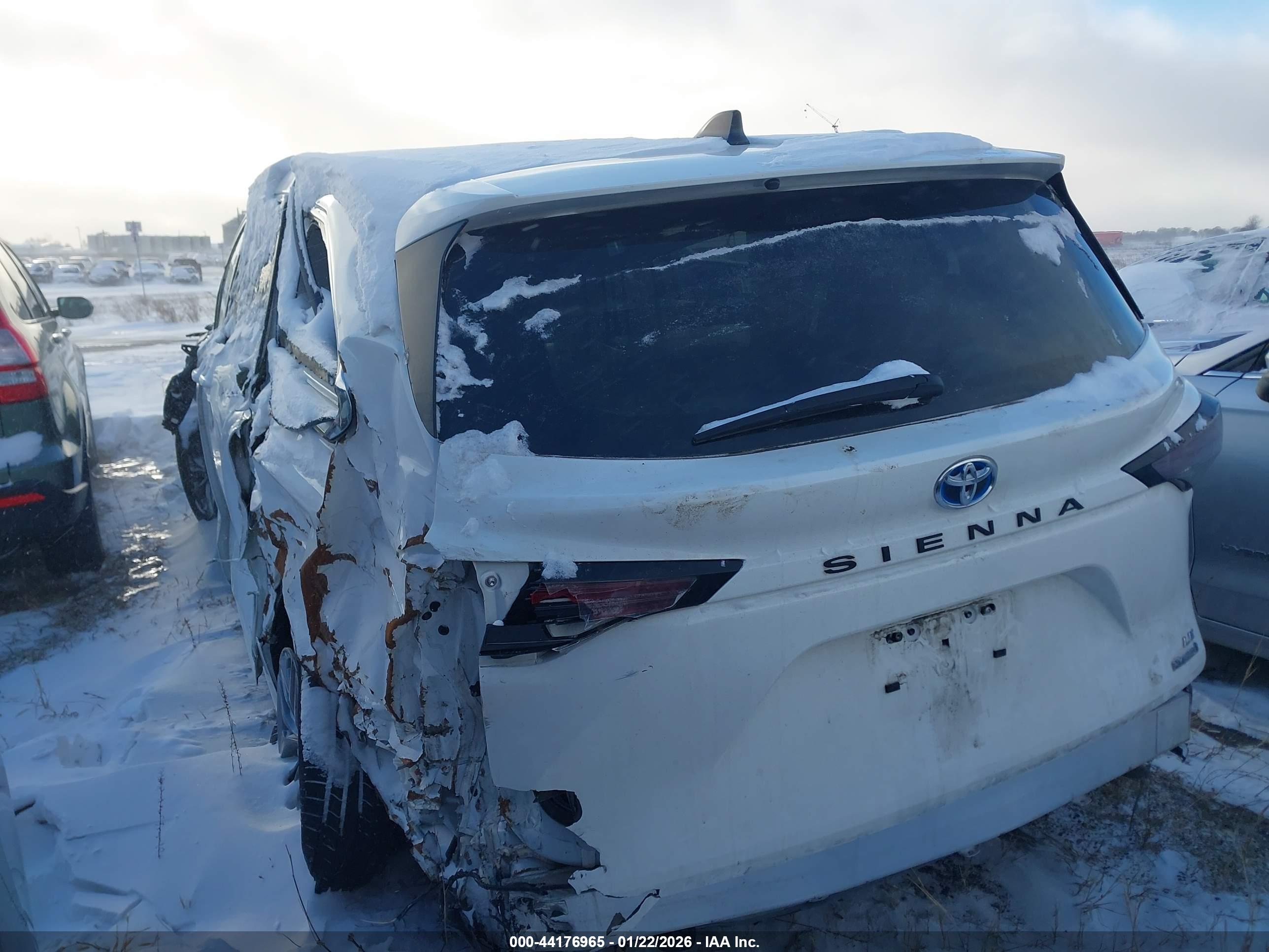 TOYOTA SIENNA image 3