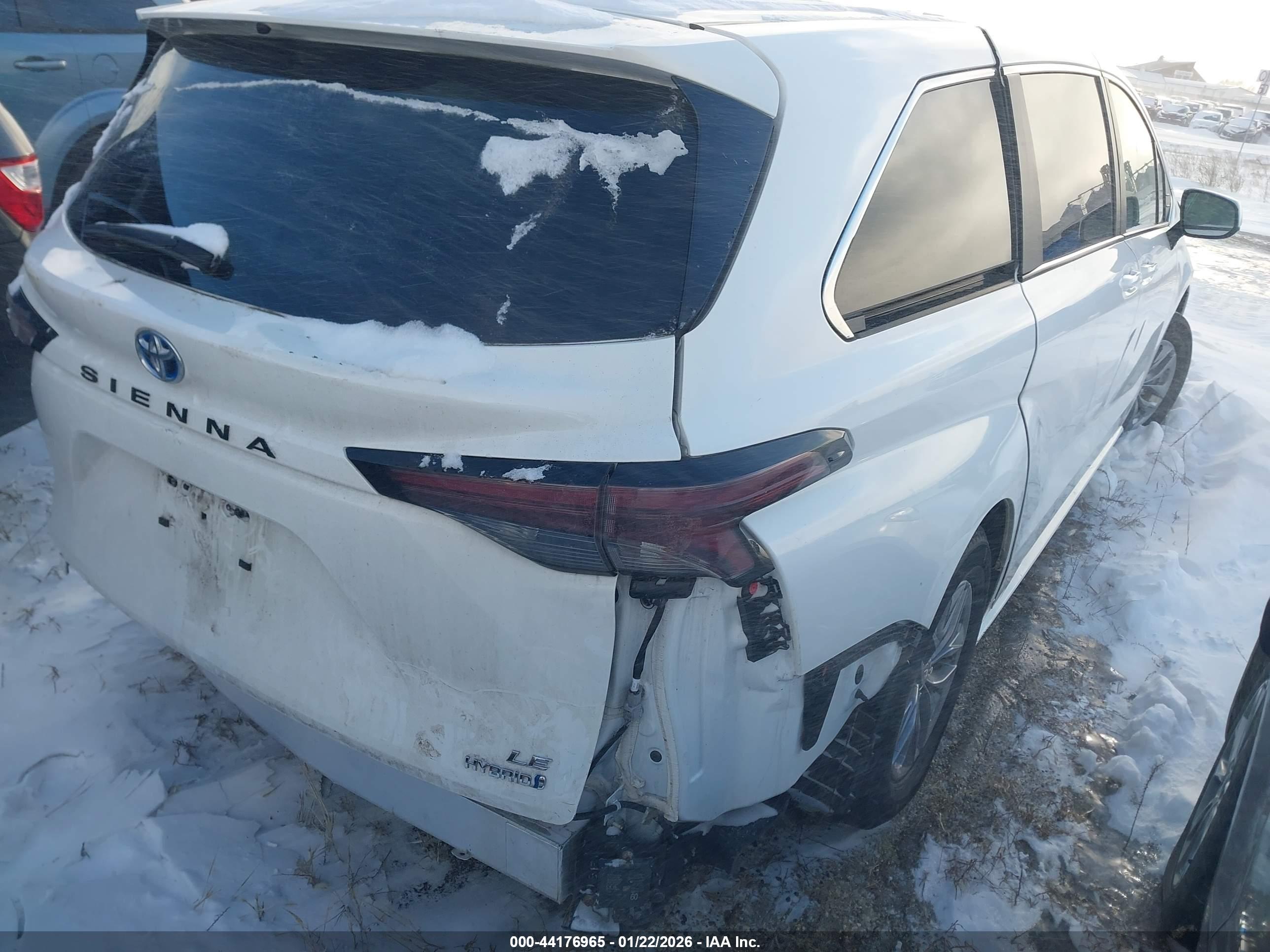 TOYOTA SIENNA image 4