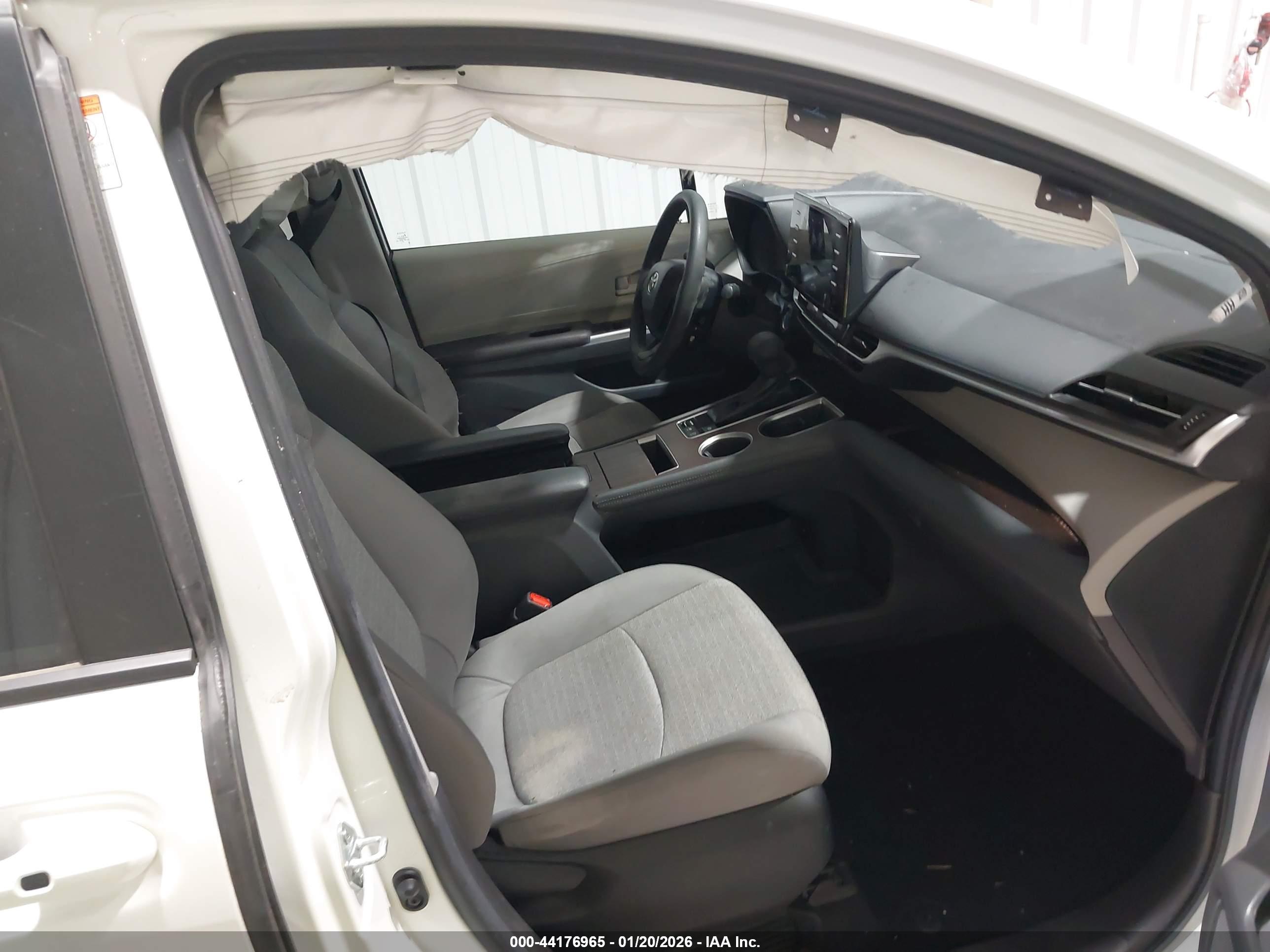 TOYOTA SIENNA image 5
