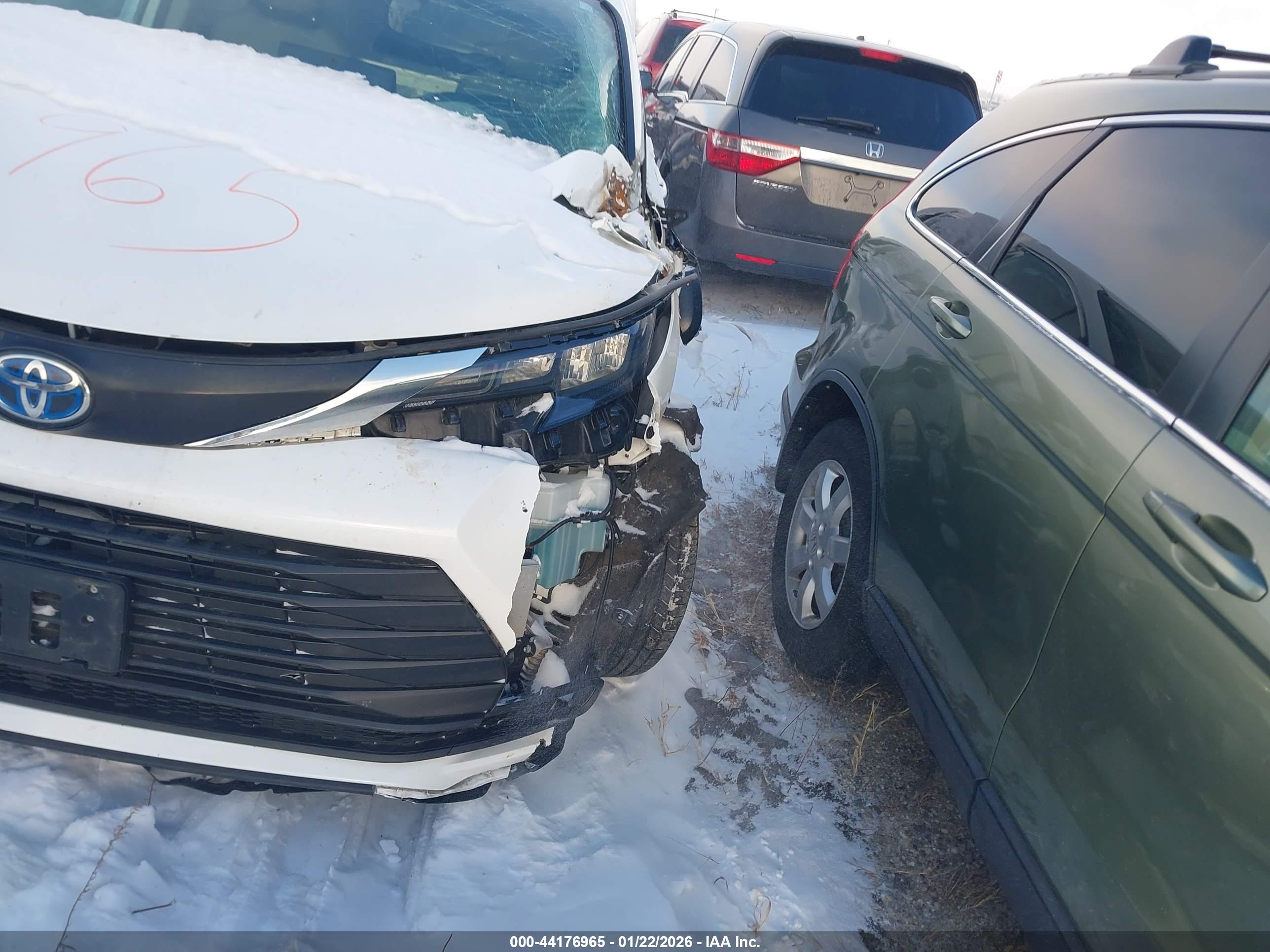 TOYOTA SIENNA image 6