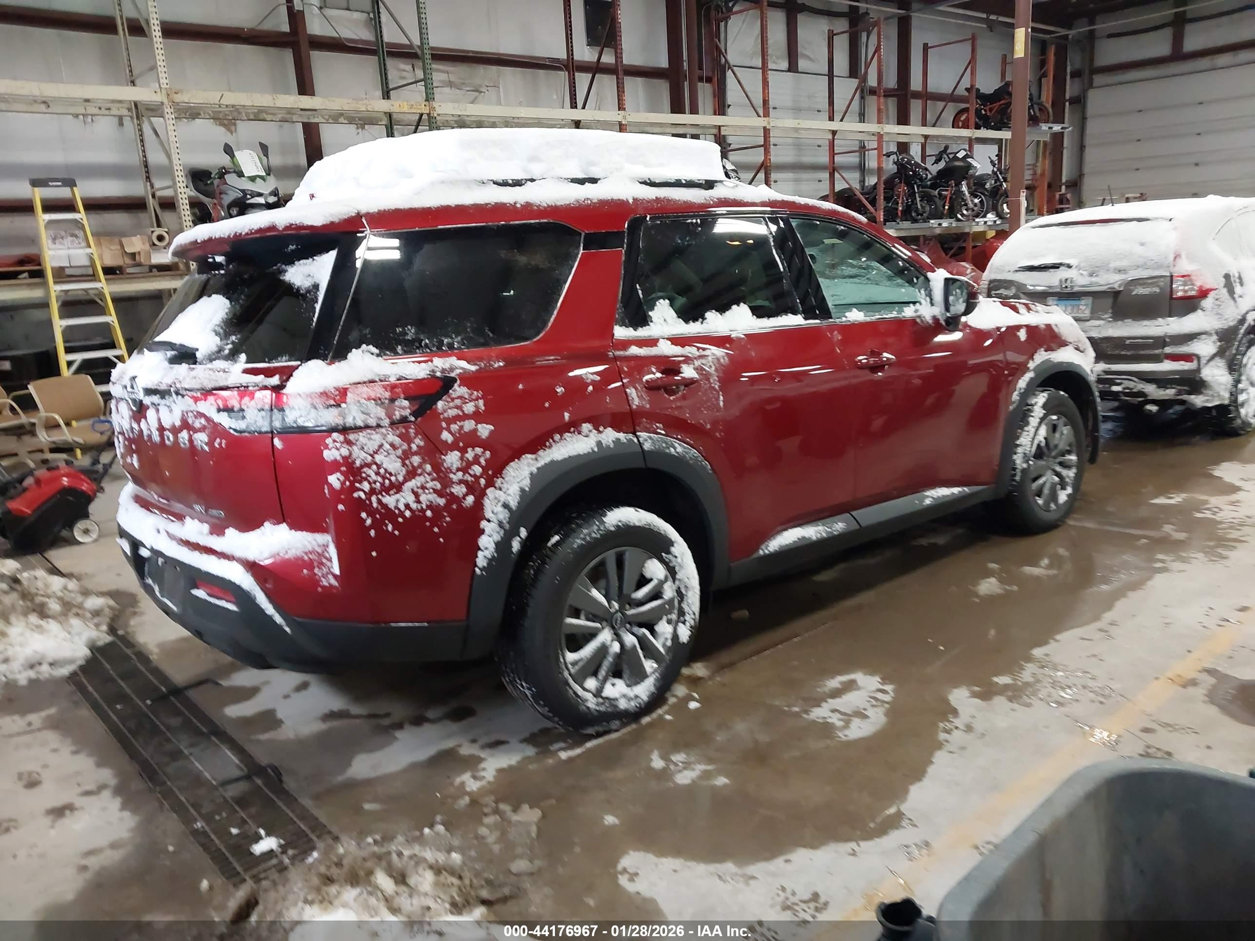NISSAN PATHFINDER image 4