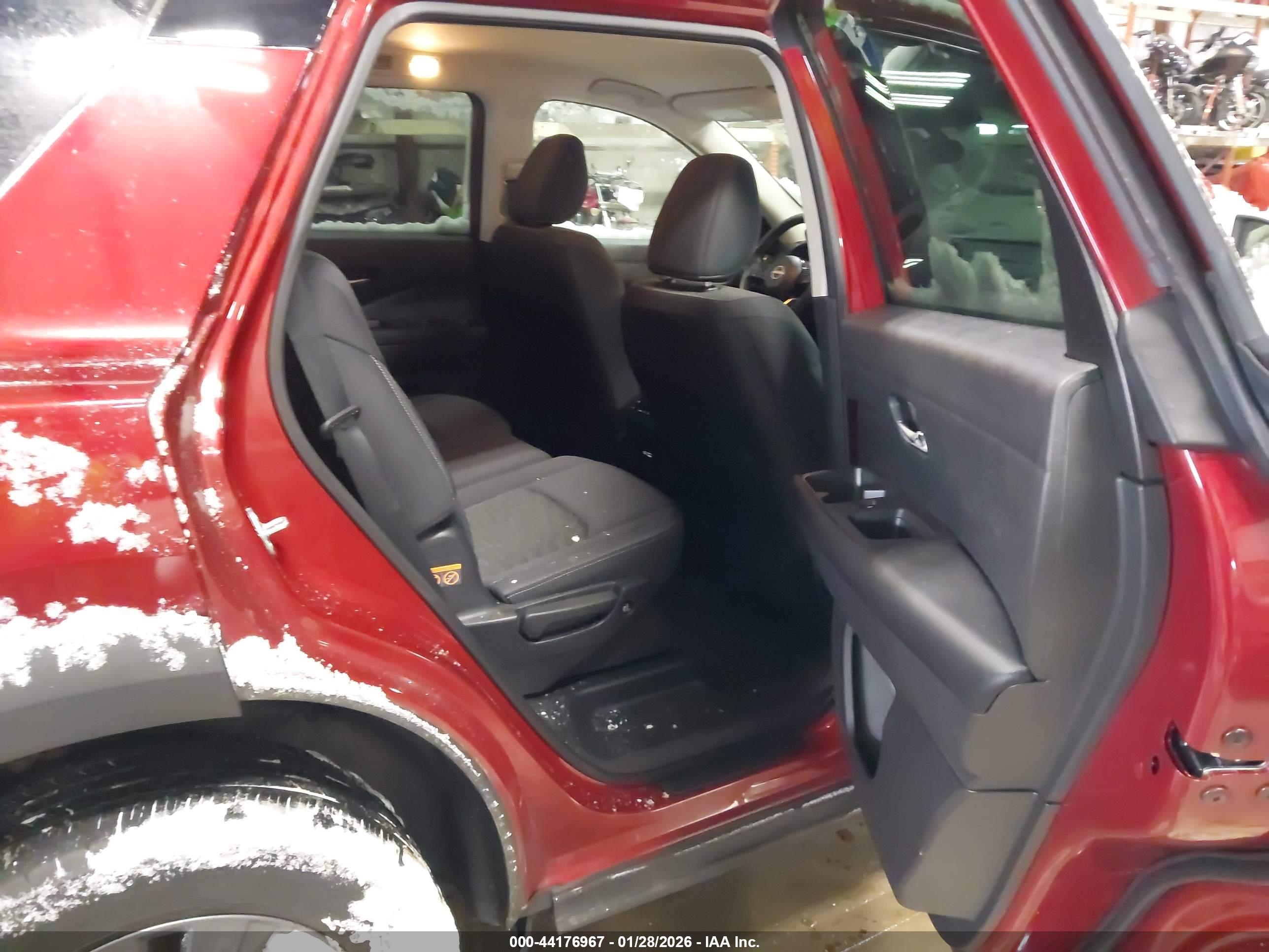 NISSAN PATHFINDER image 8