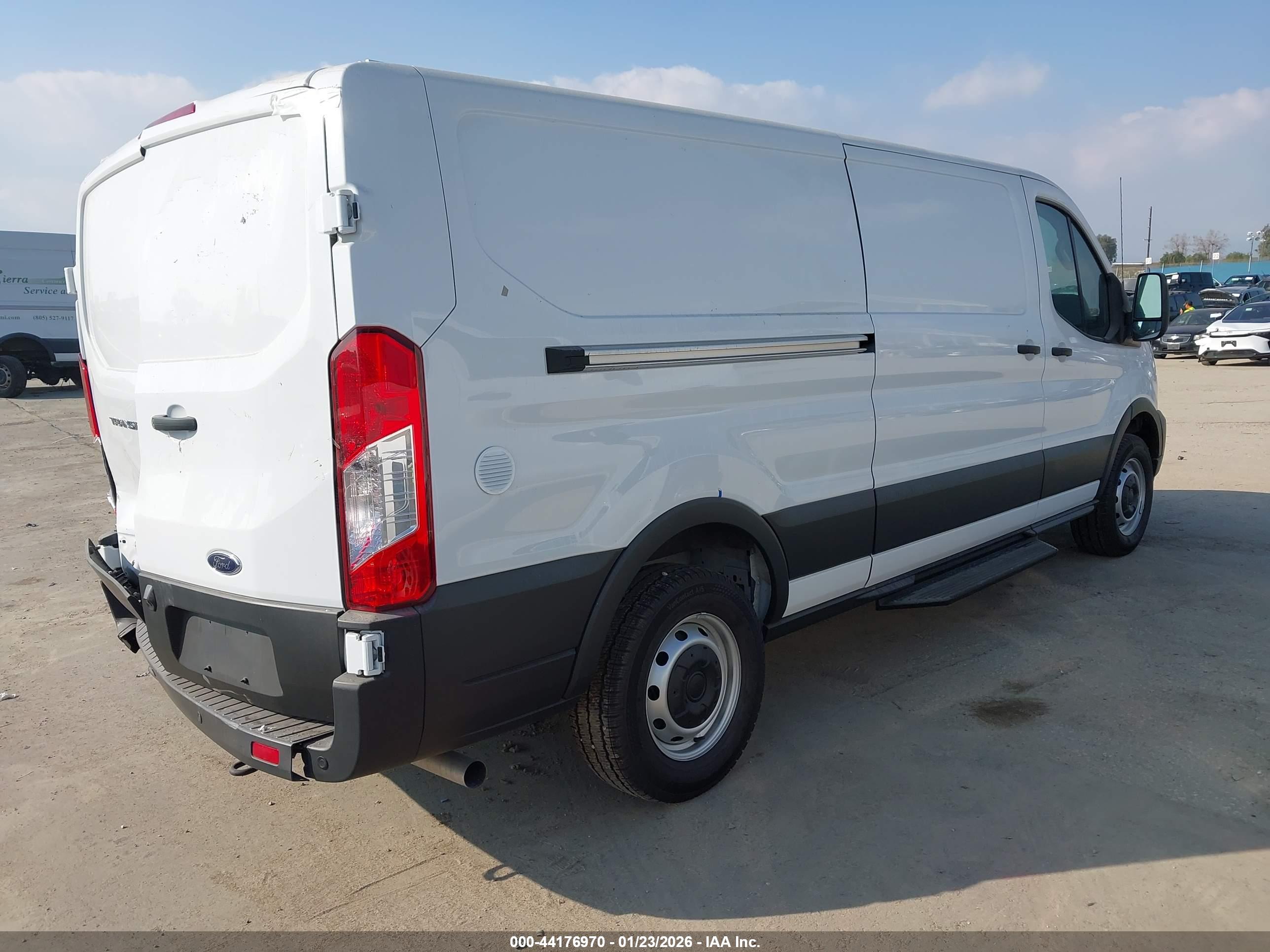 FORD TRANSIT-150 image 4