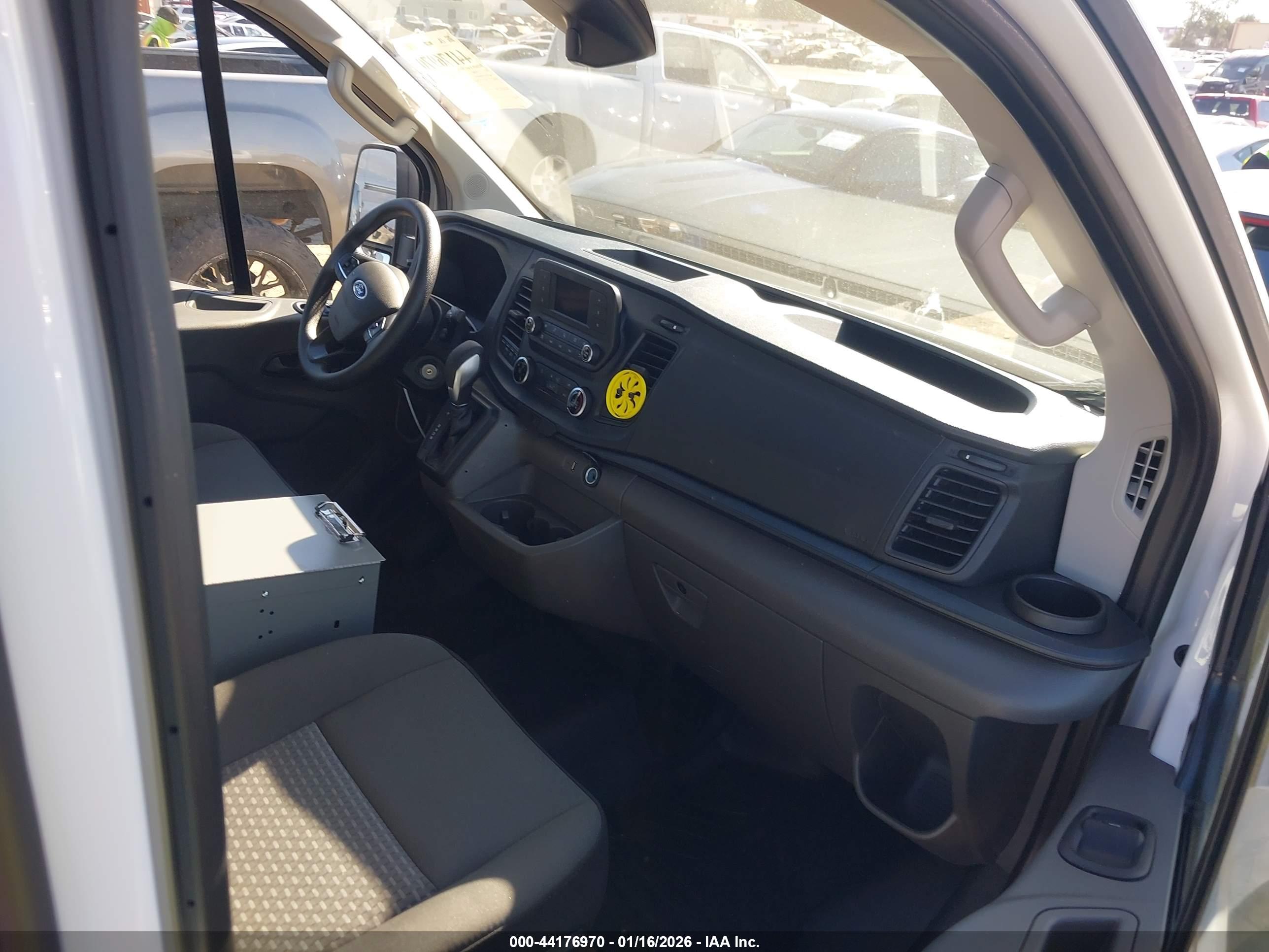 FORD TRANSIT-150 image 5