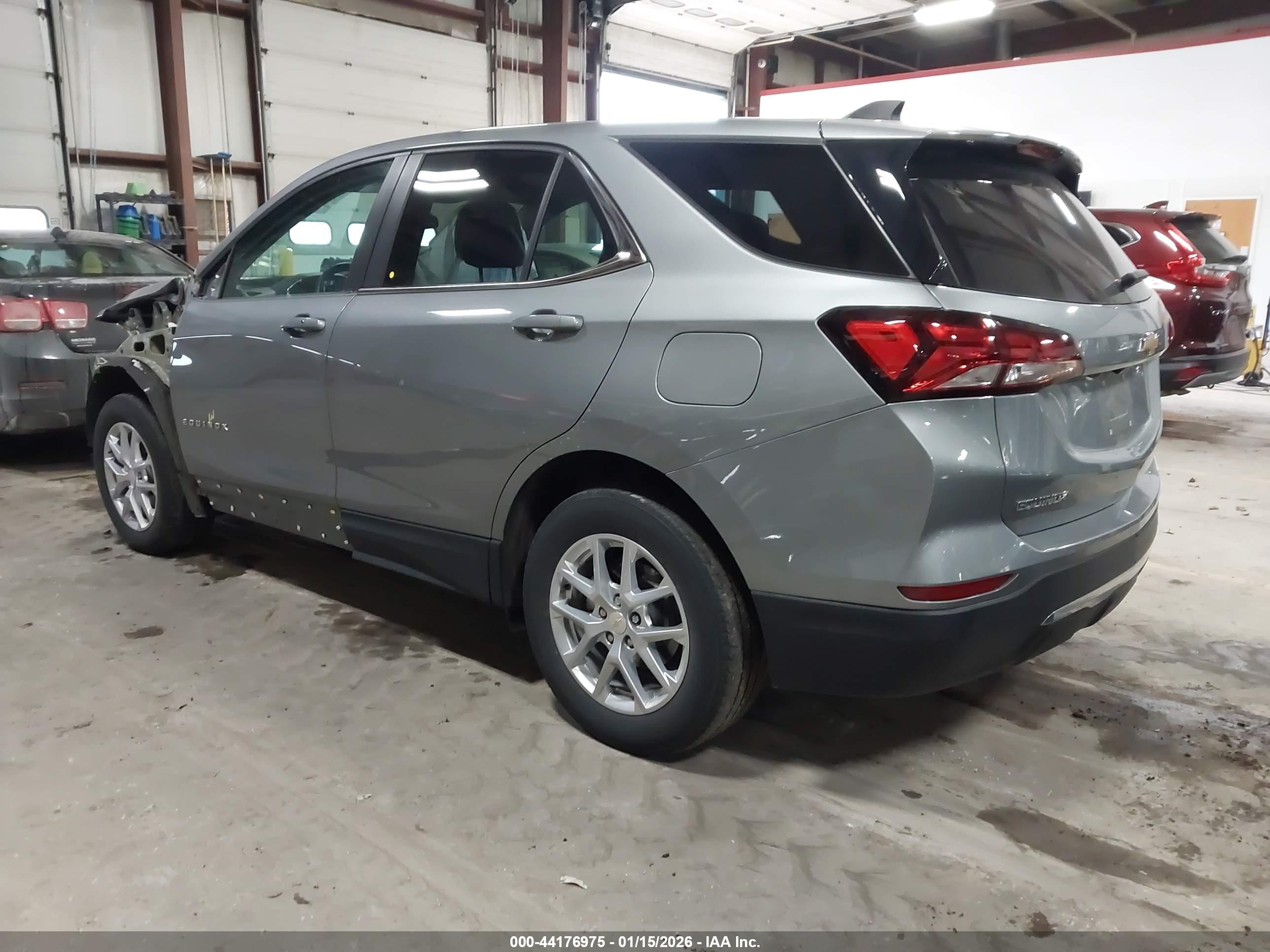CHEVROLET EQUINOX image 3