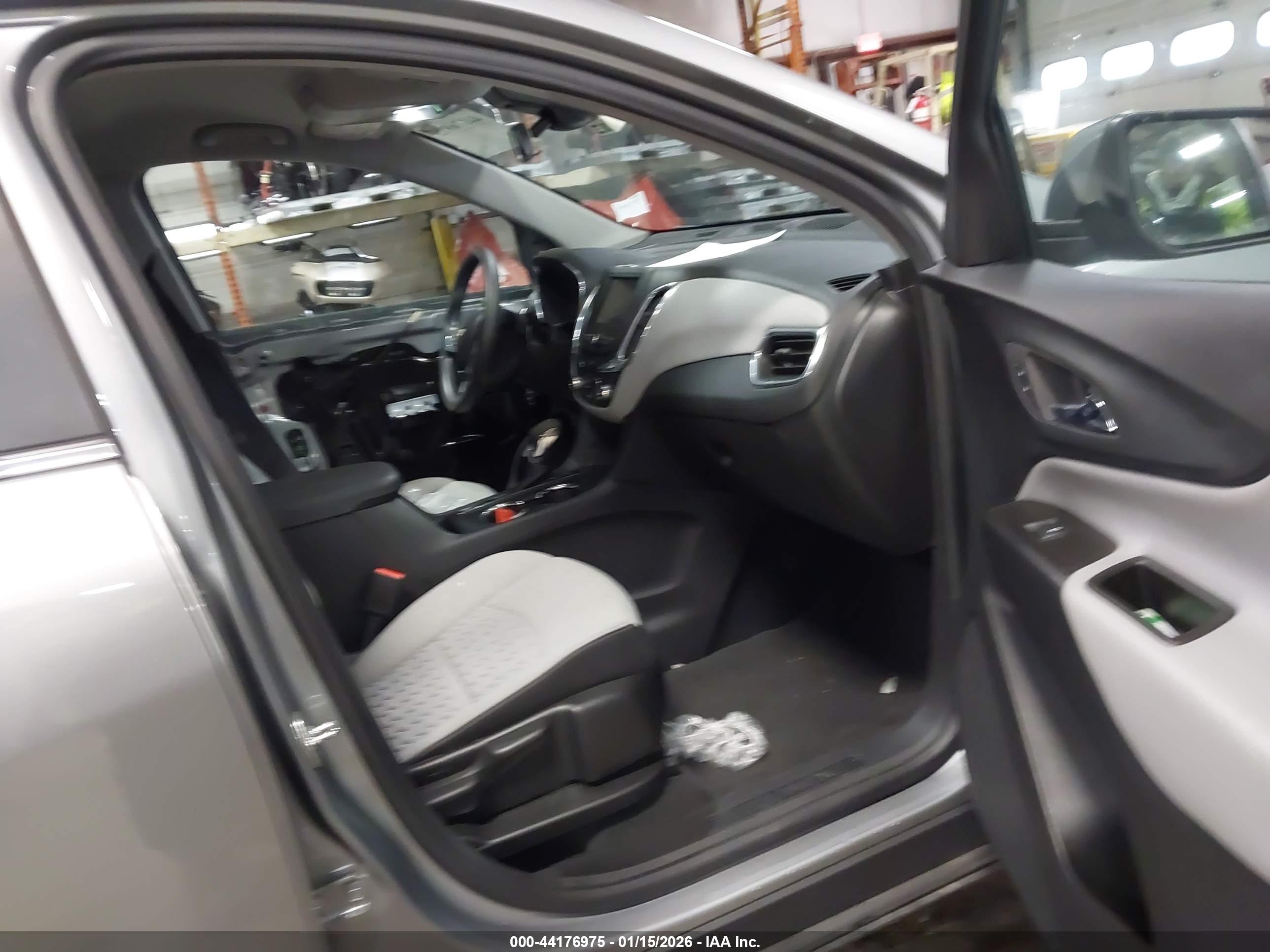CHEVROLET EQUINOX image 5