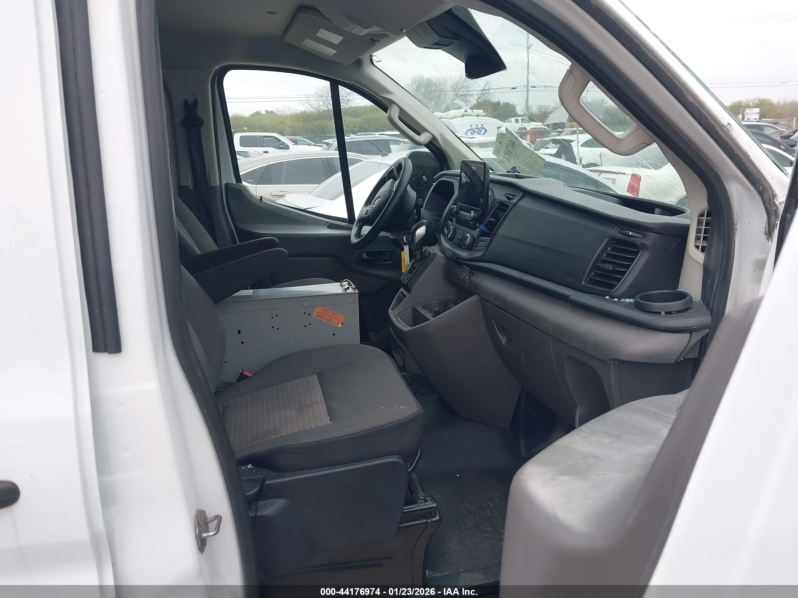 FORD TRANSIT-150 image 5