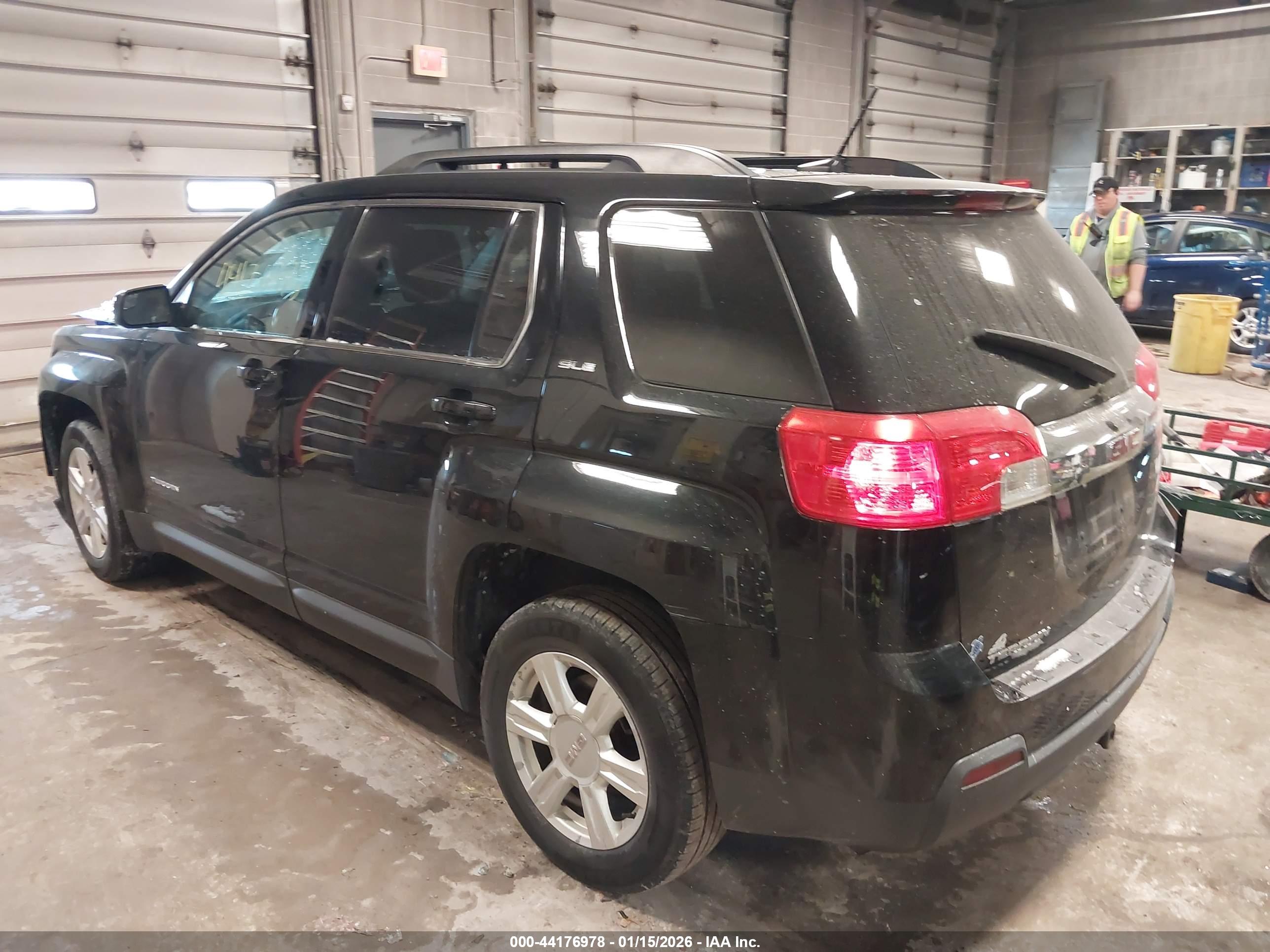 GMC TERRAIN image 3