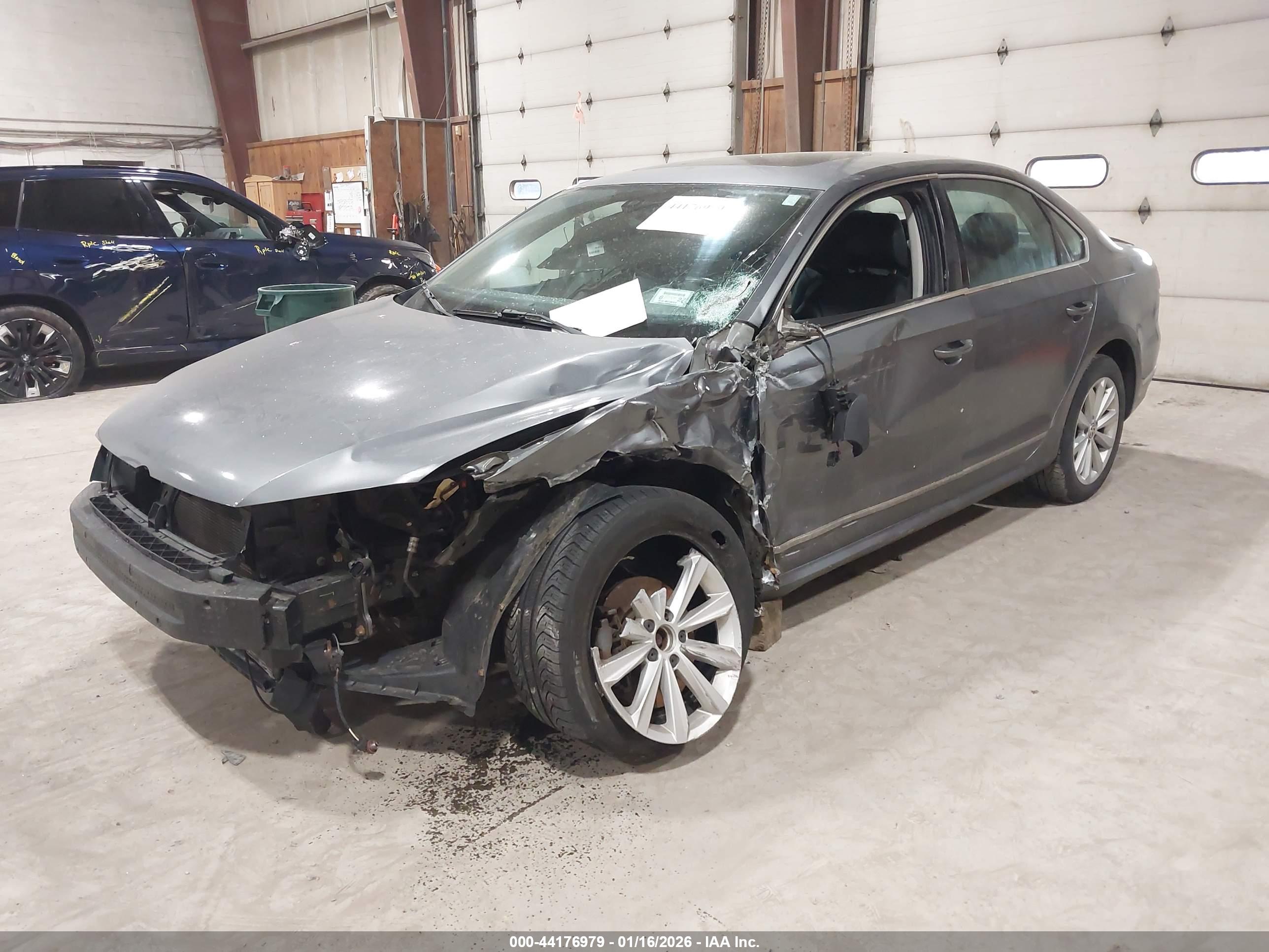 VOLKSWAGEN PASSAT image 2