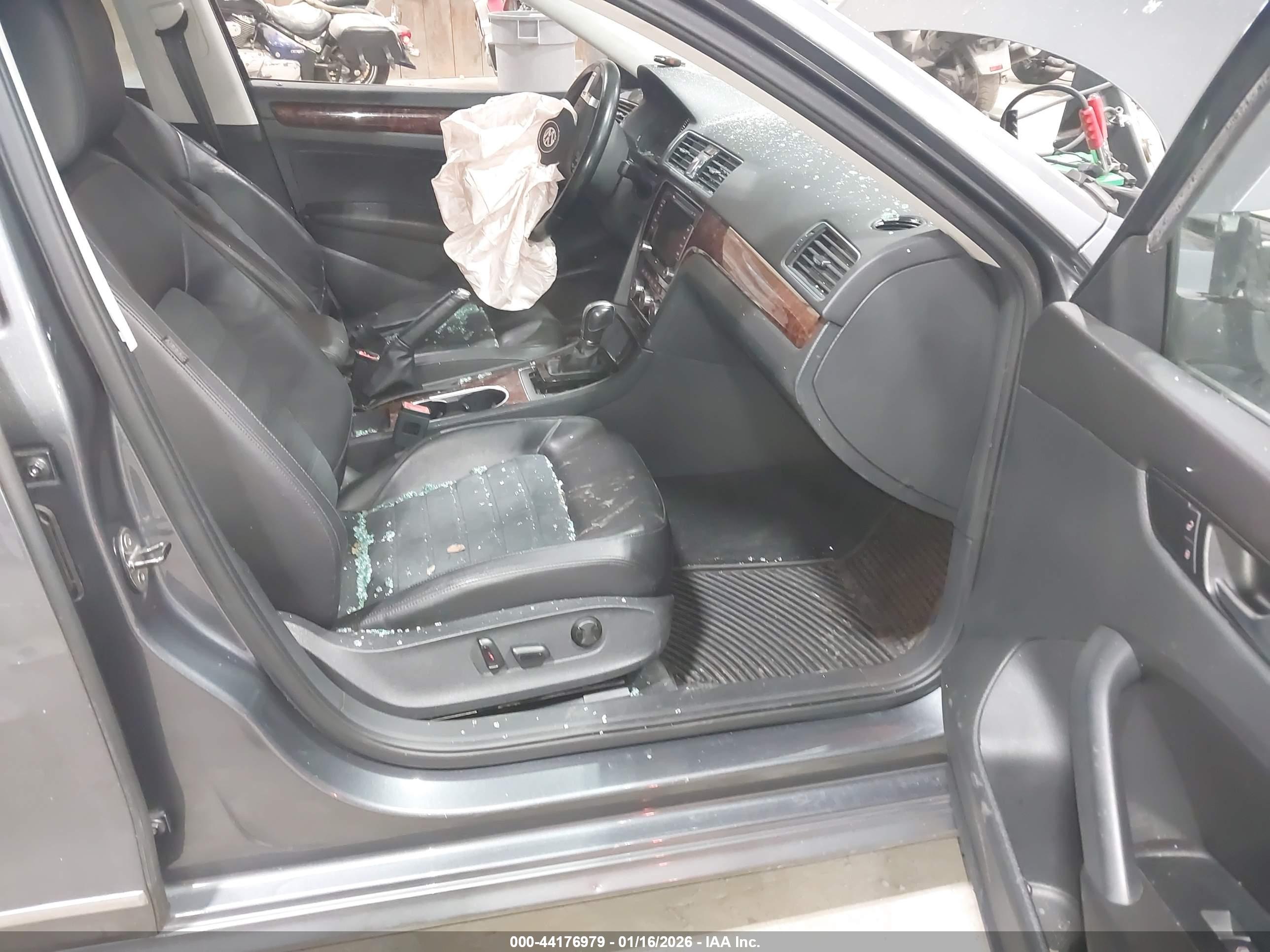 VOLKSWAGEN PASSAT image 5