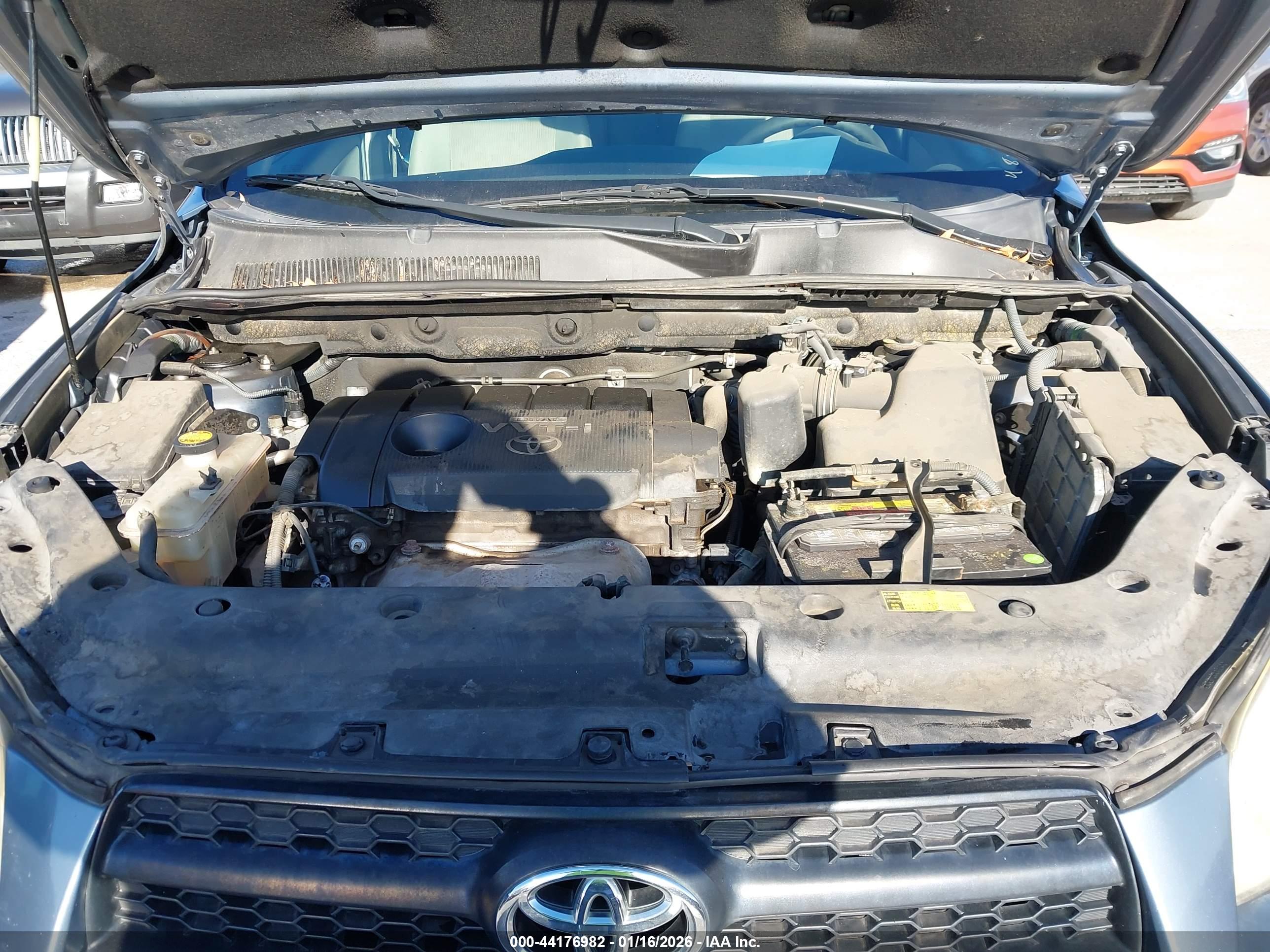 TOYOTA RAV4 image 10