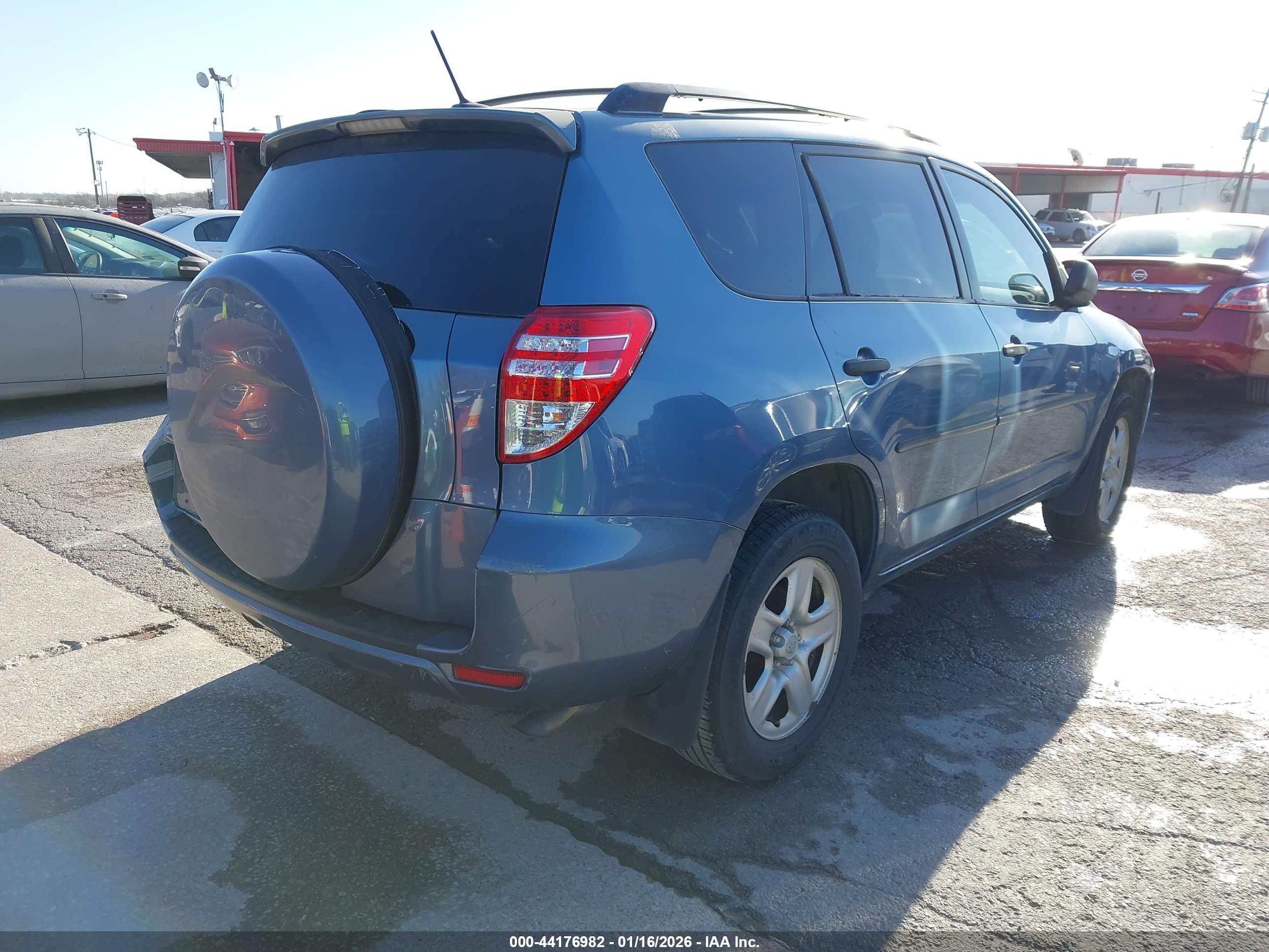 TOYOTA RAV4 image 4